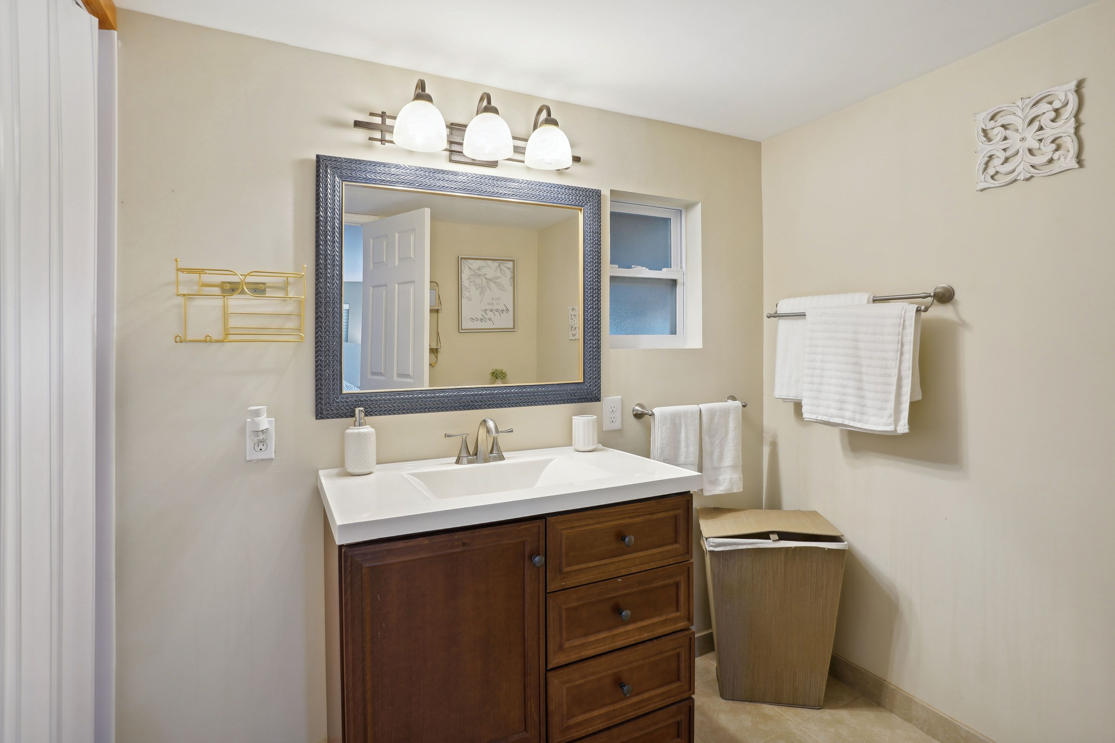 Full Bathroom | Hair Dryer | Iron & Board
