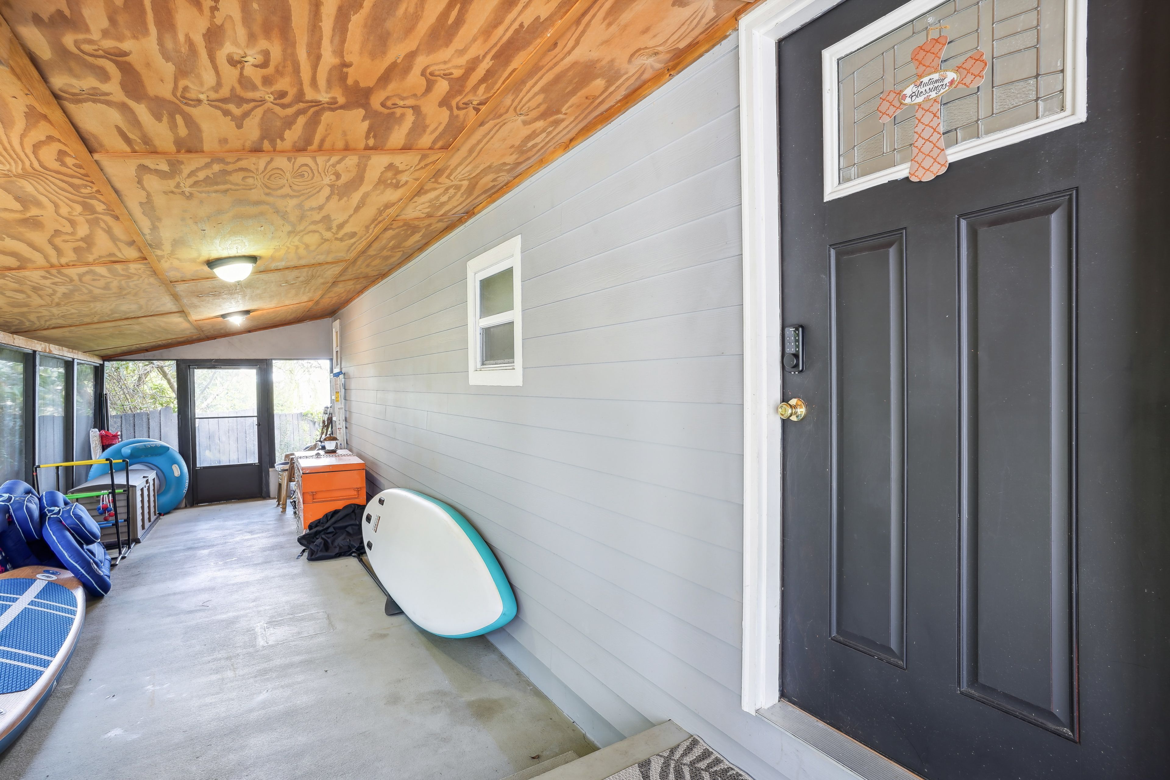 Side Porch | 3 Kayaks | 2 Paddleboards