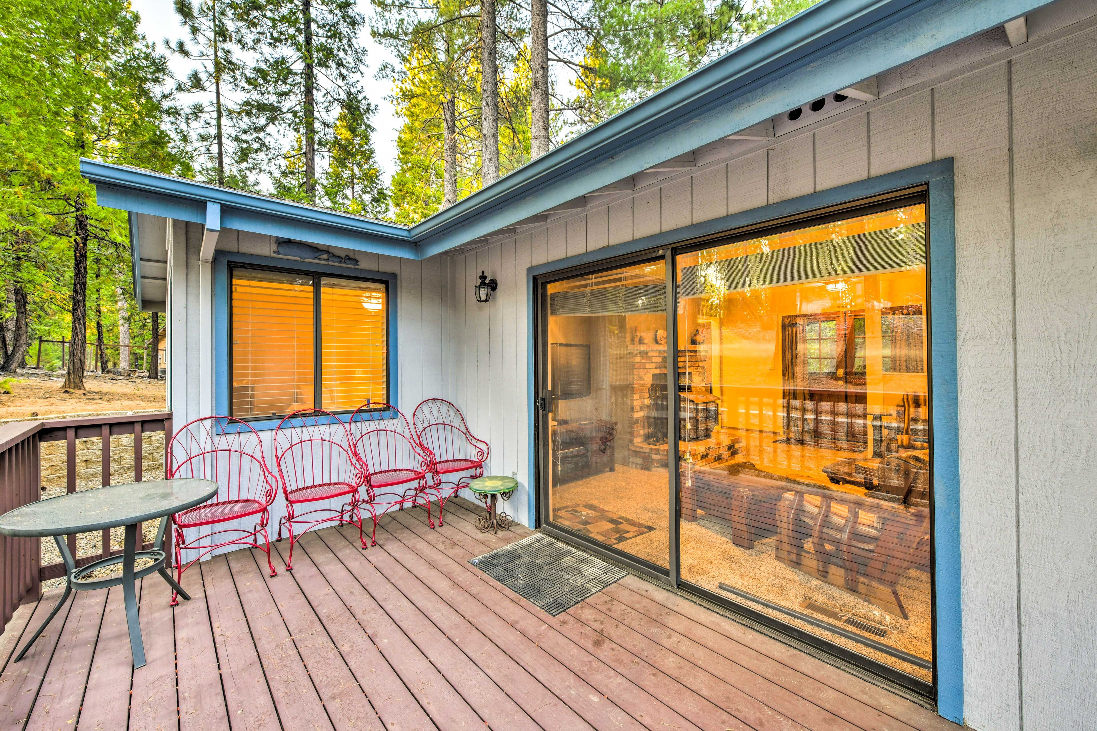 Back Deck | Gas Grill (Propane Provided) | Dining Area