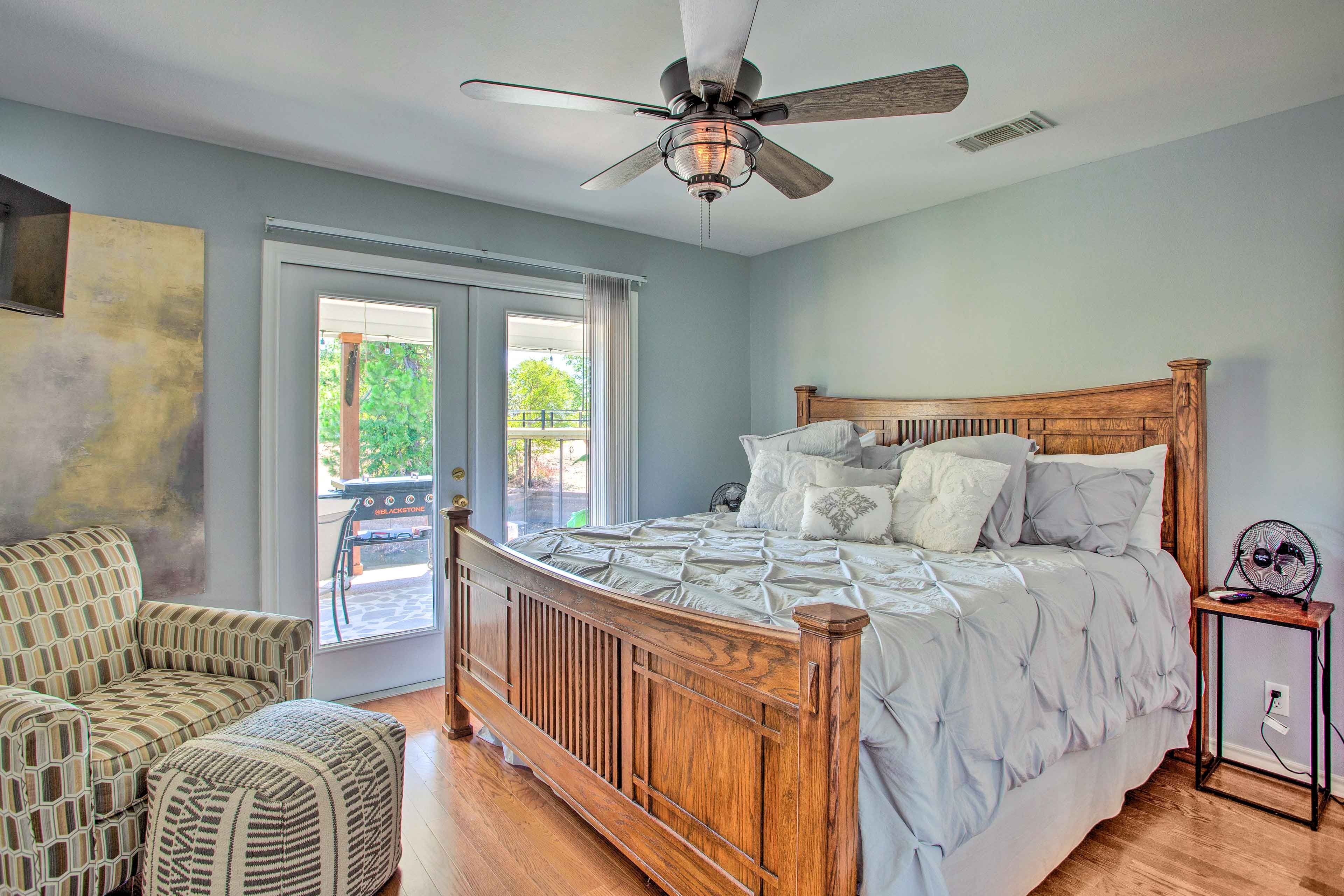 Bedroom 1 | King Bed | Smart TV