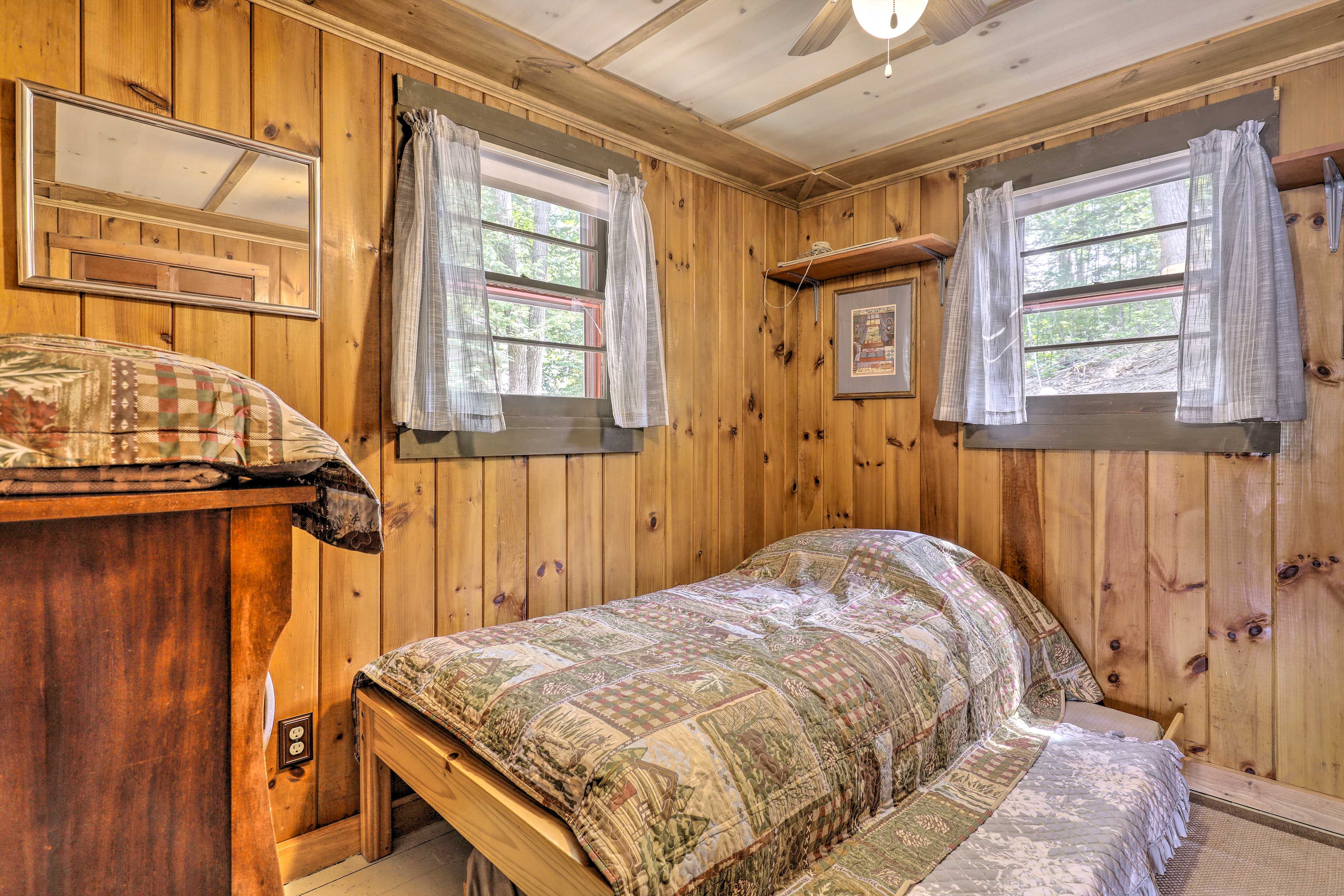 Bedroom 2 | Twin Bed | Twin Trundle