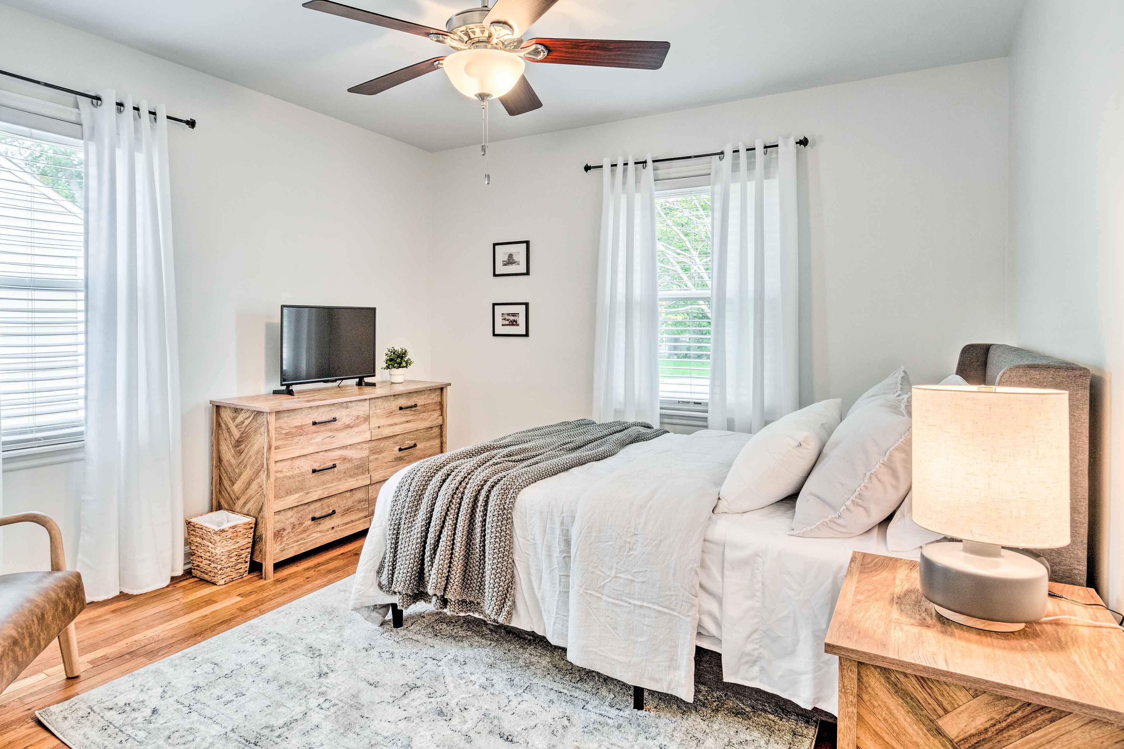 Bedroom 1 | Queen Bed | Linens Provided