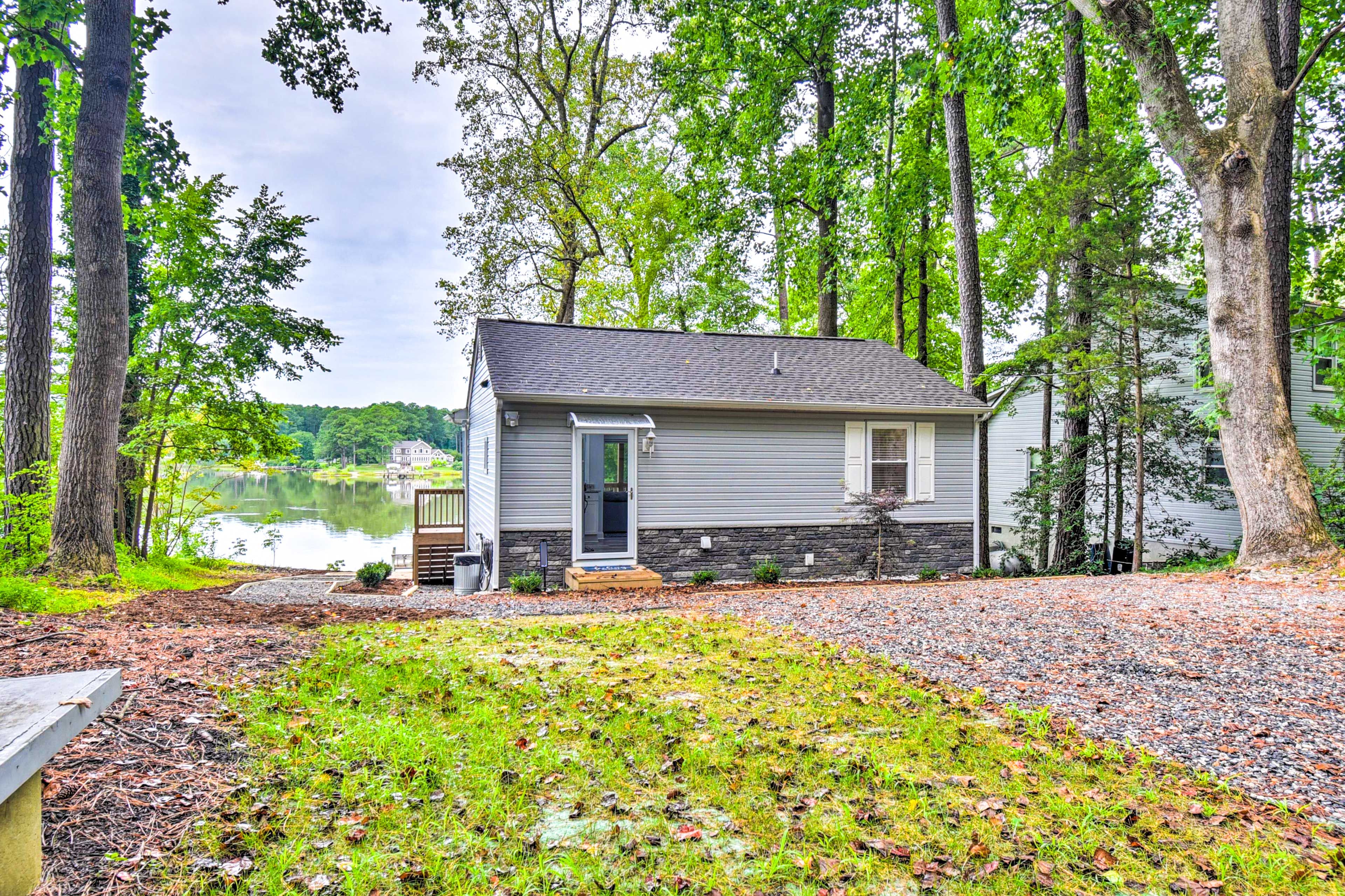 Home Exterior | Driveway Parking (2 Vehicles) | Boat Trailer Parking (1 Trailer)
