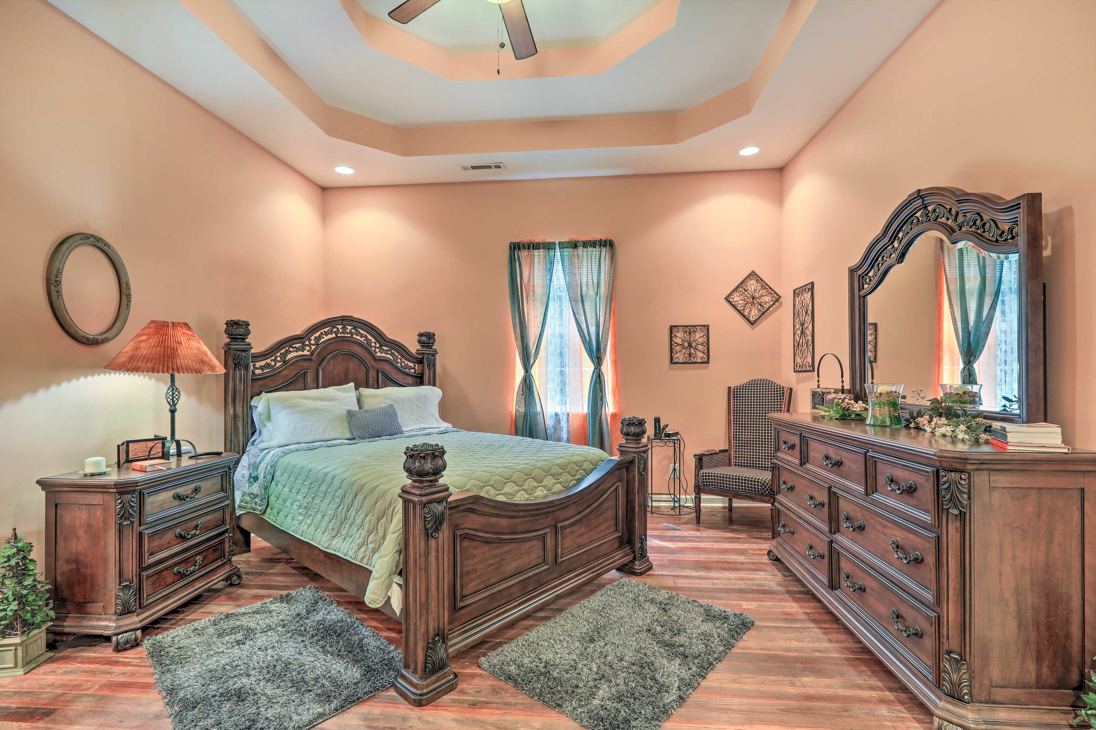 Bedroom 1 | Queen Bed | En-Suite Bathroom | Linens Provided