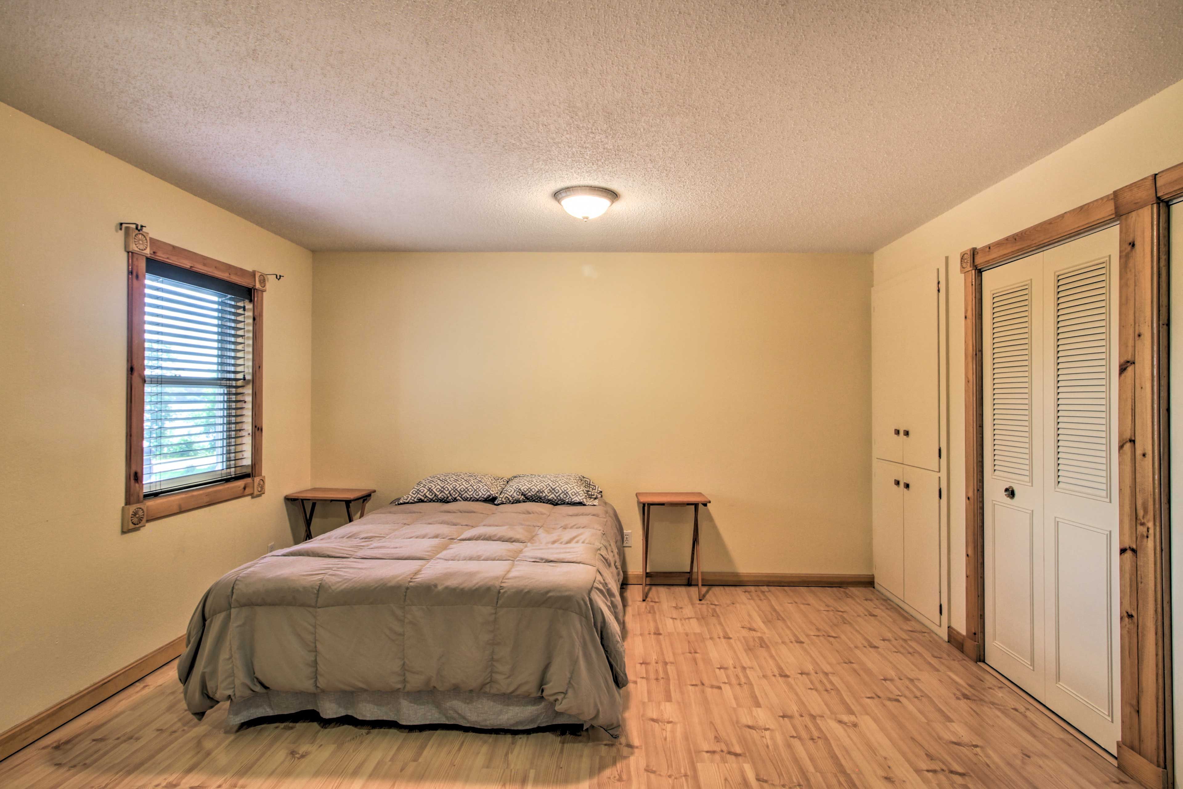 Bedroom 6 | Queen Bed