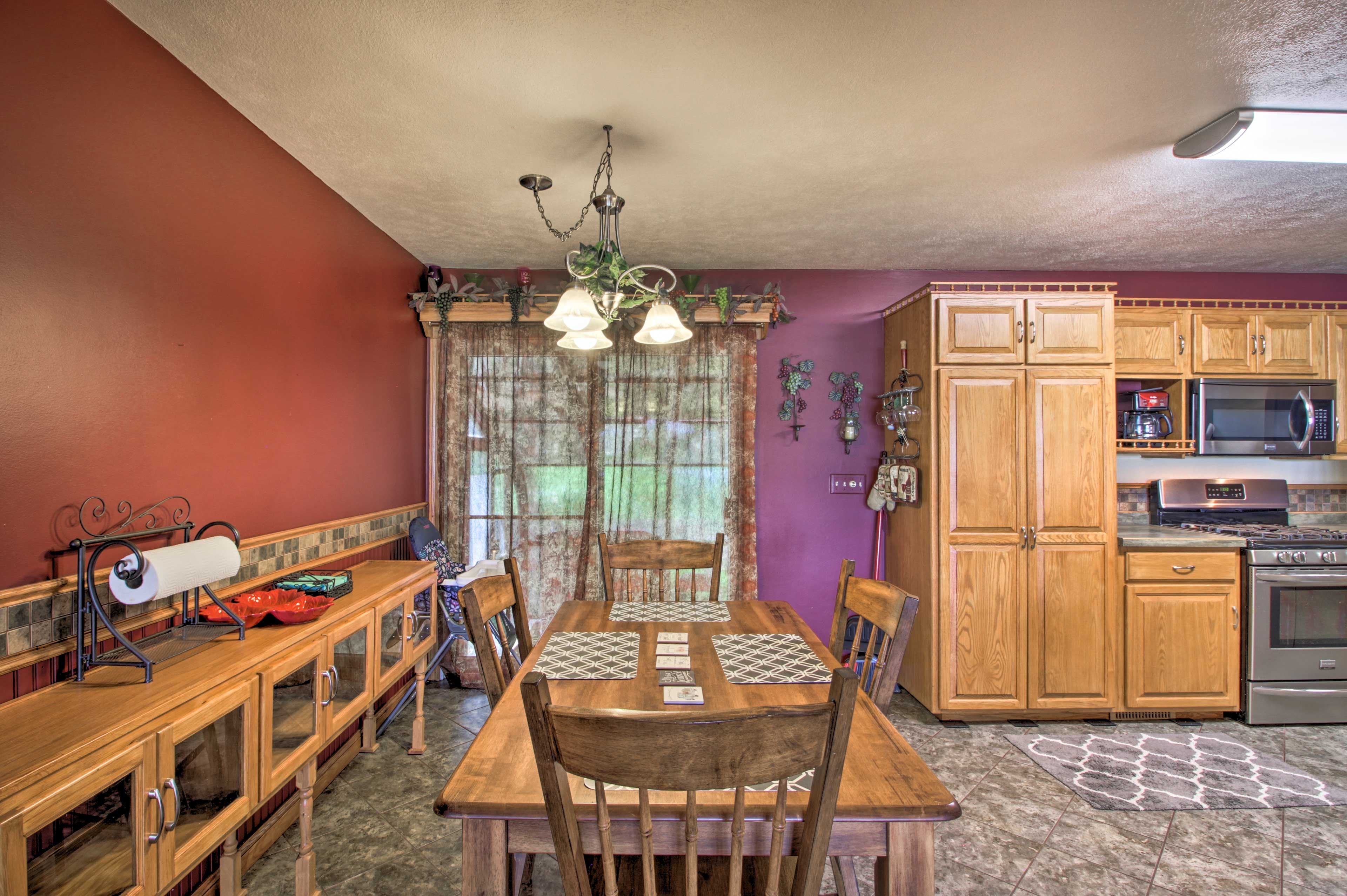 Dining Area | Dishware & Flatware Provided | Trash Bags & Paper Towels Provided