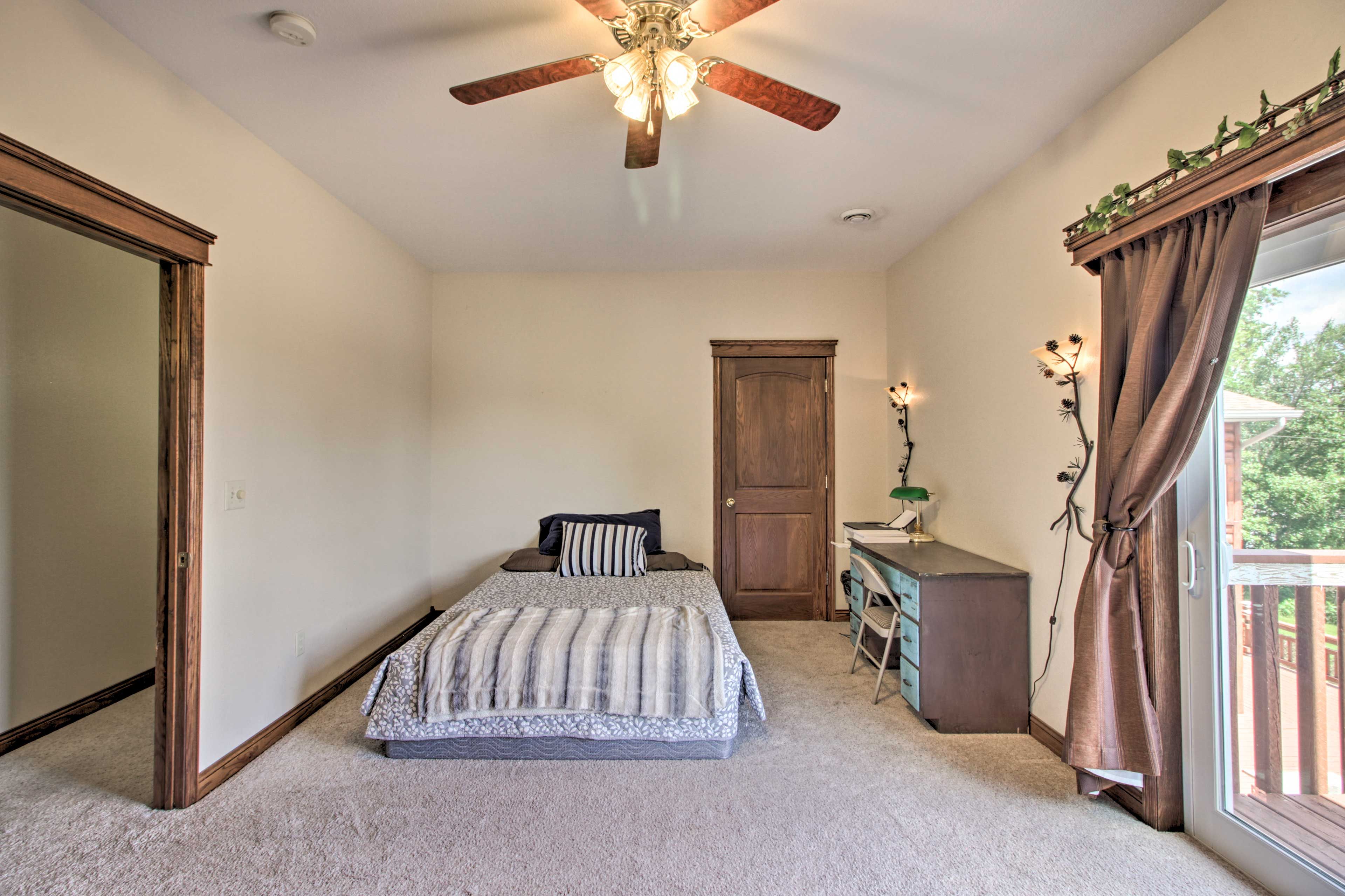 Bedroom 2 | Queen Bed | Fireplace