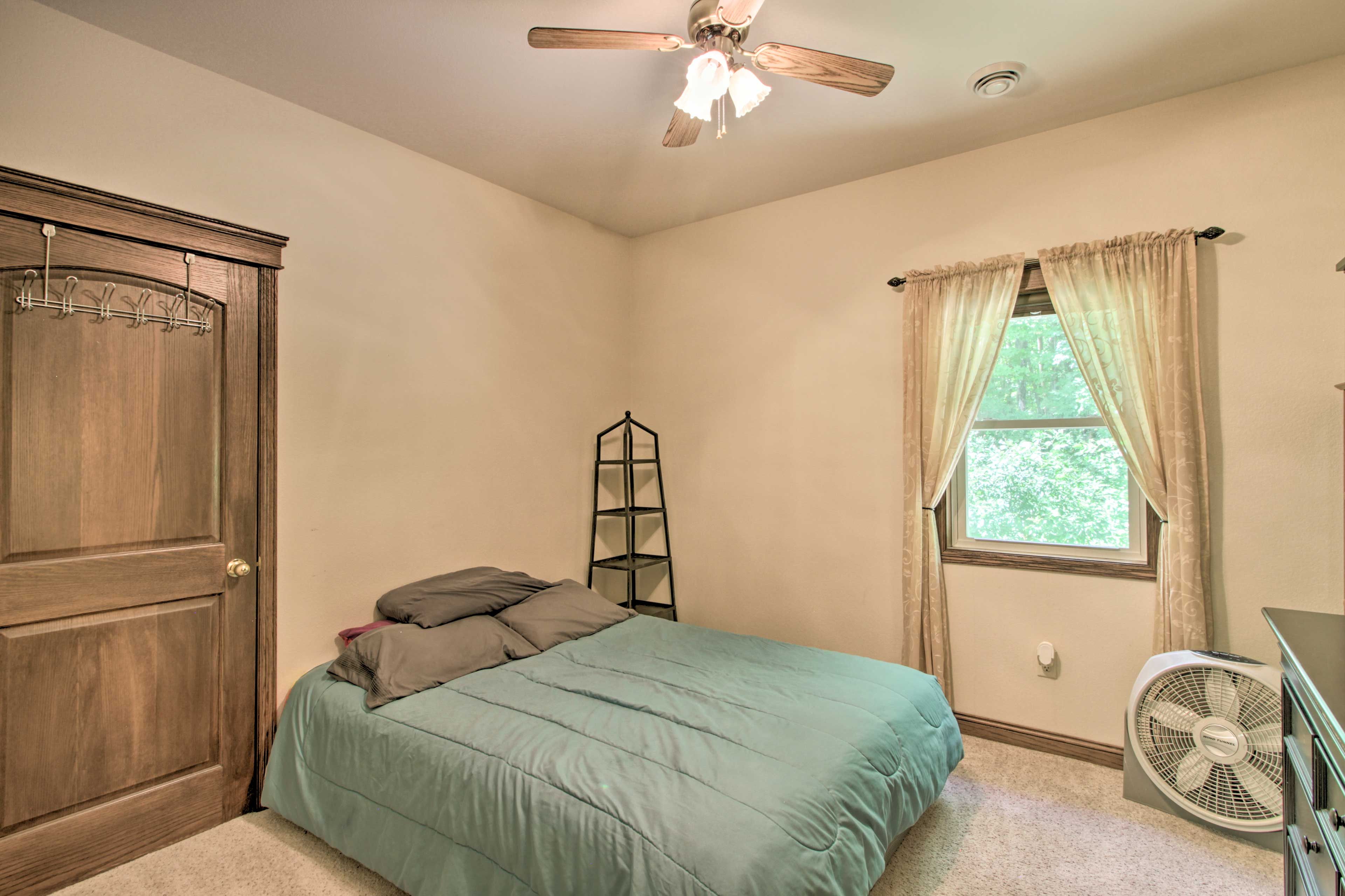 Bedroom 3 | Queen Bed