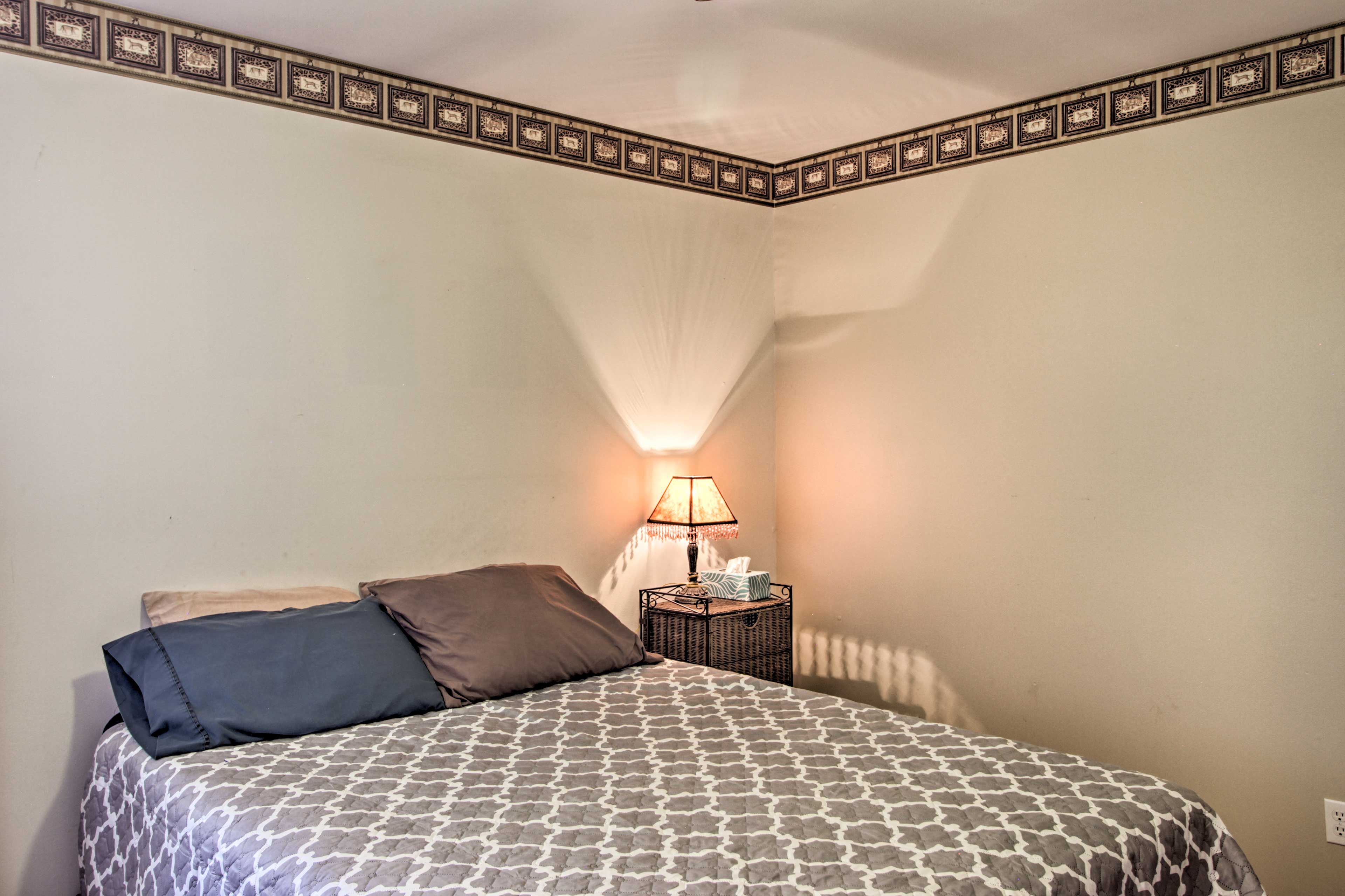 Bedroom 5 | Queen Bed