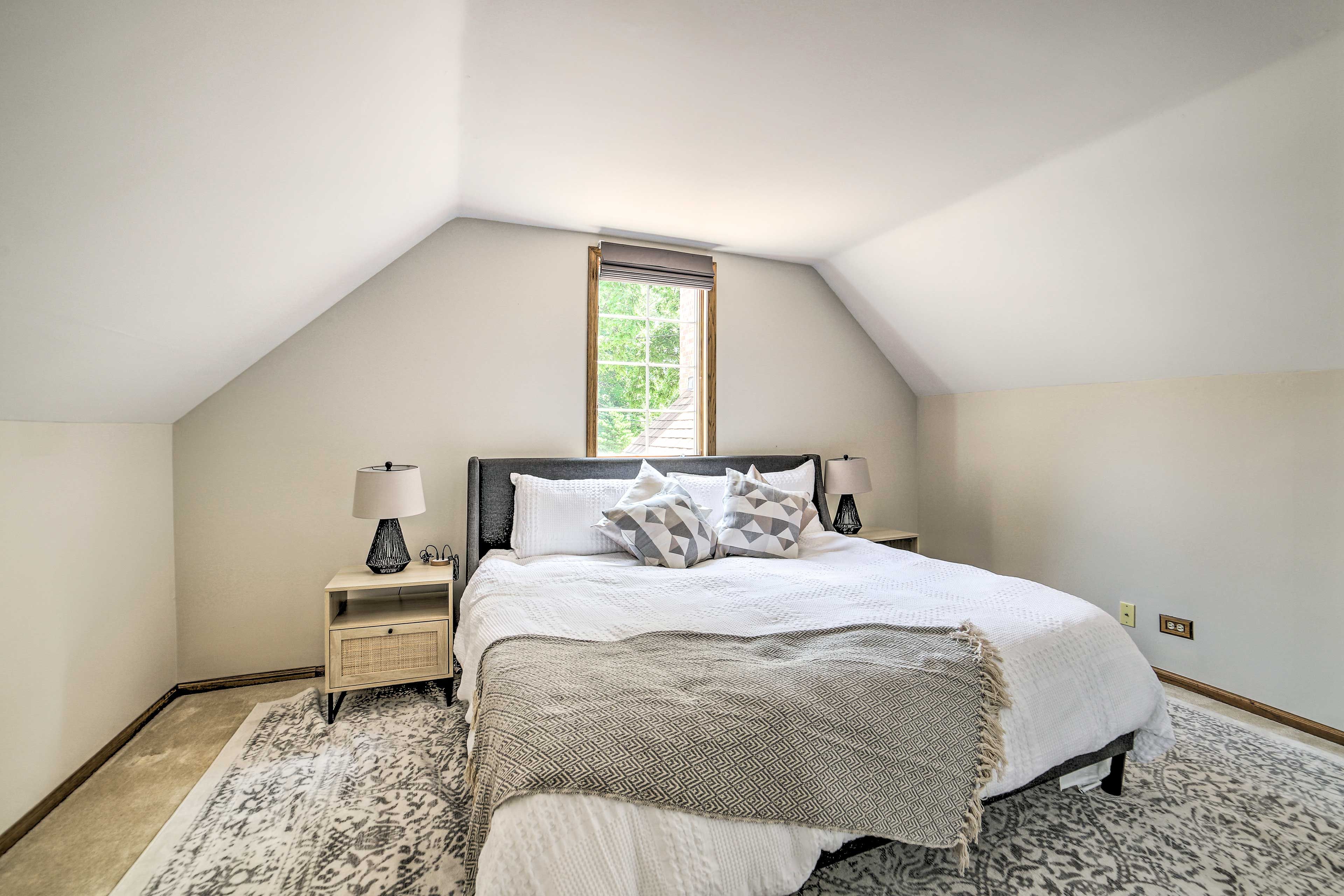Bedroom 1 | King Bed | 2nd Floor