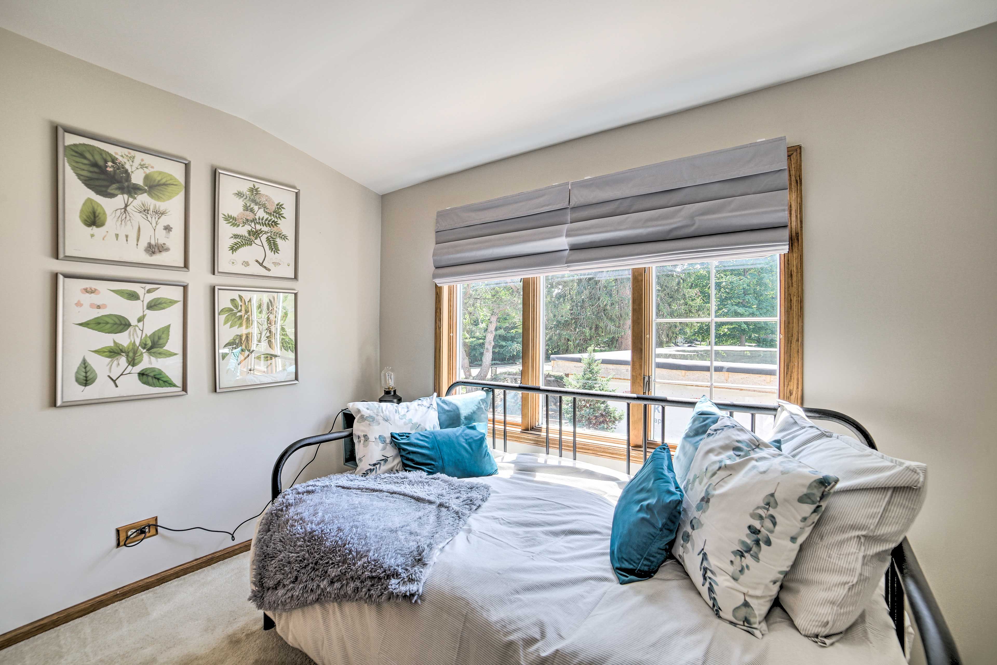 Bedroom 3 | King Daybed | 2nd Floor