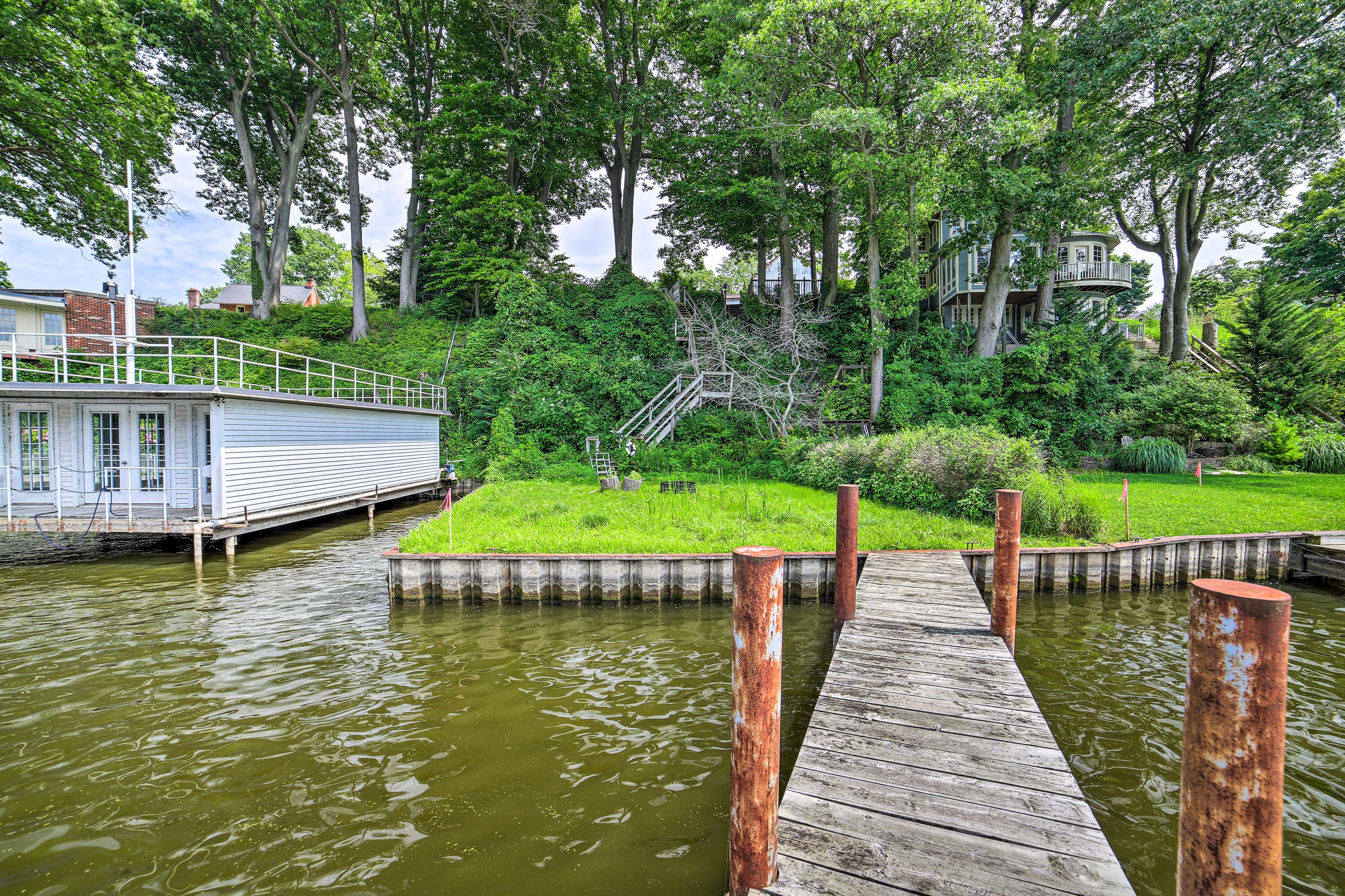 Private Dock | Direct River Access