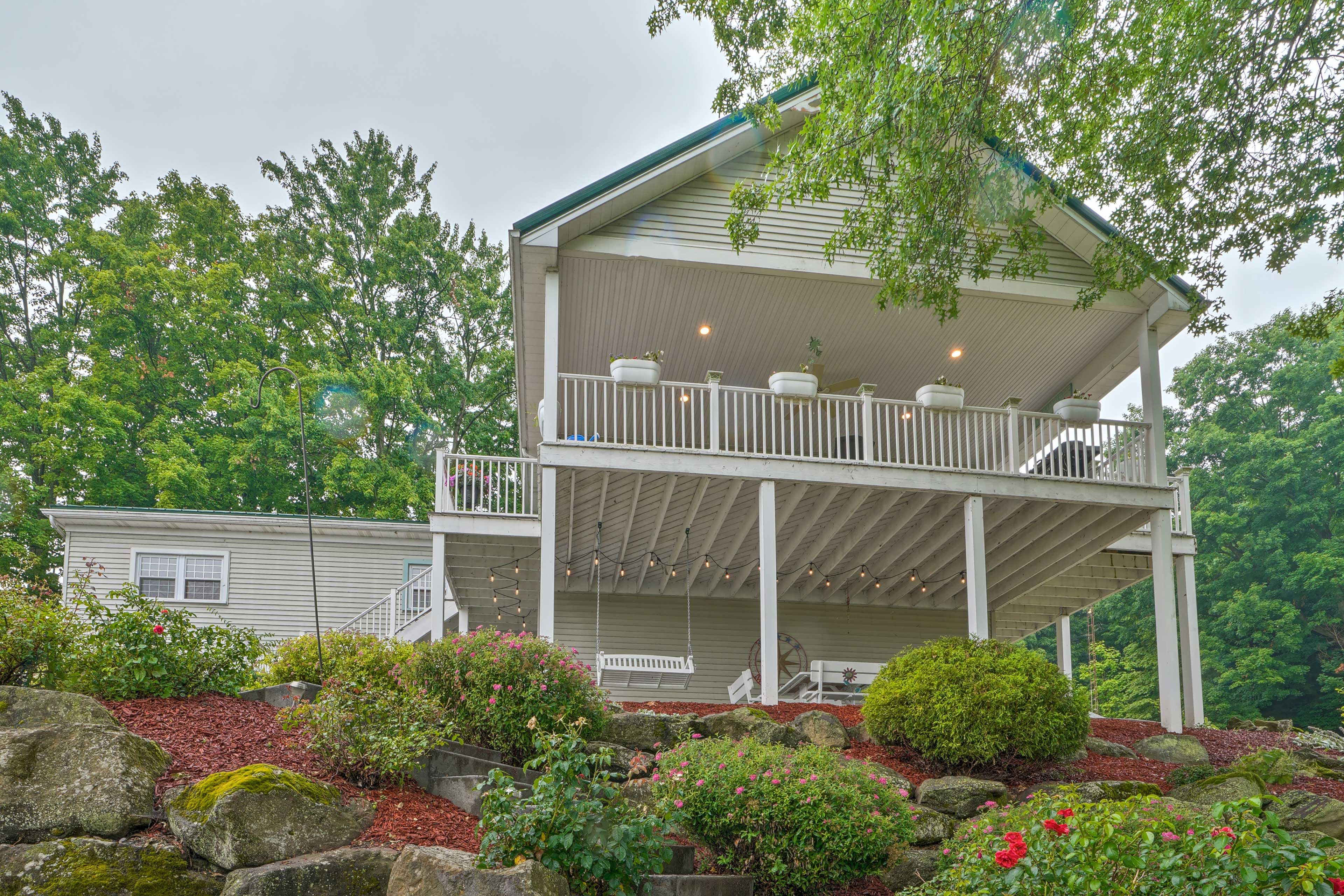 Hanoverton Vacation Rental | 3BR | 2BA | 1,800 Sq Ft | Stairs Required