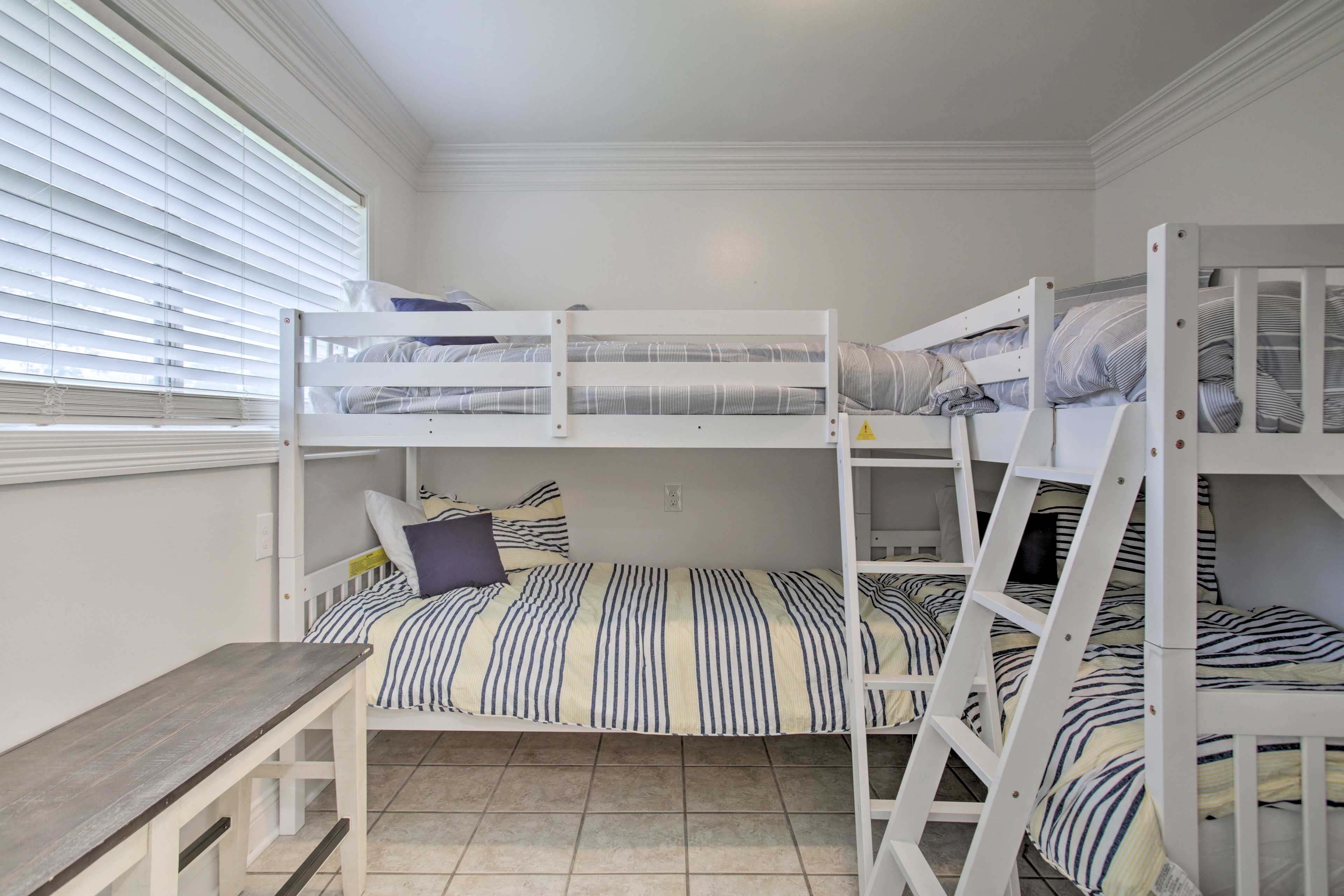 Bedroom 3 | 2 Twin Bunk Beds | Main Floor