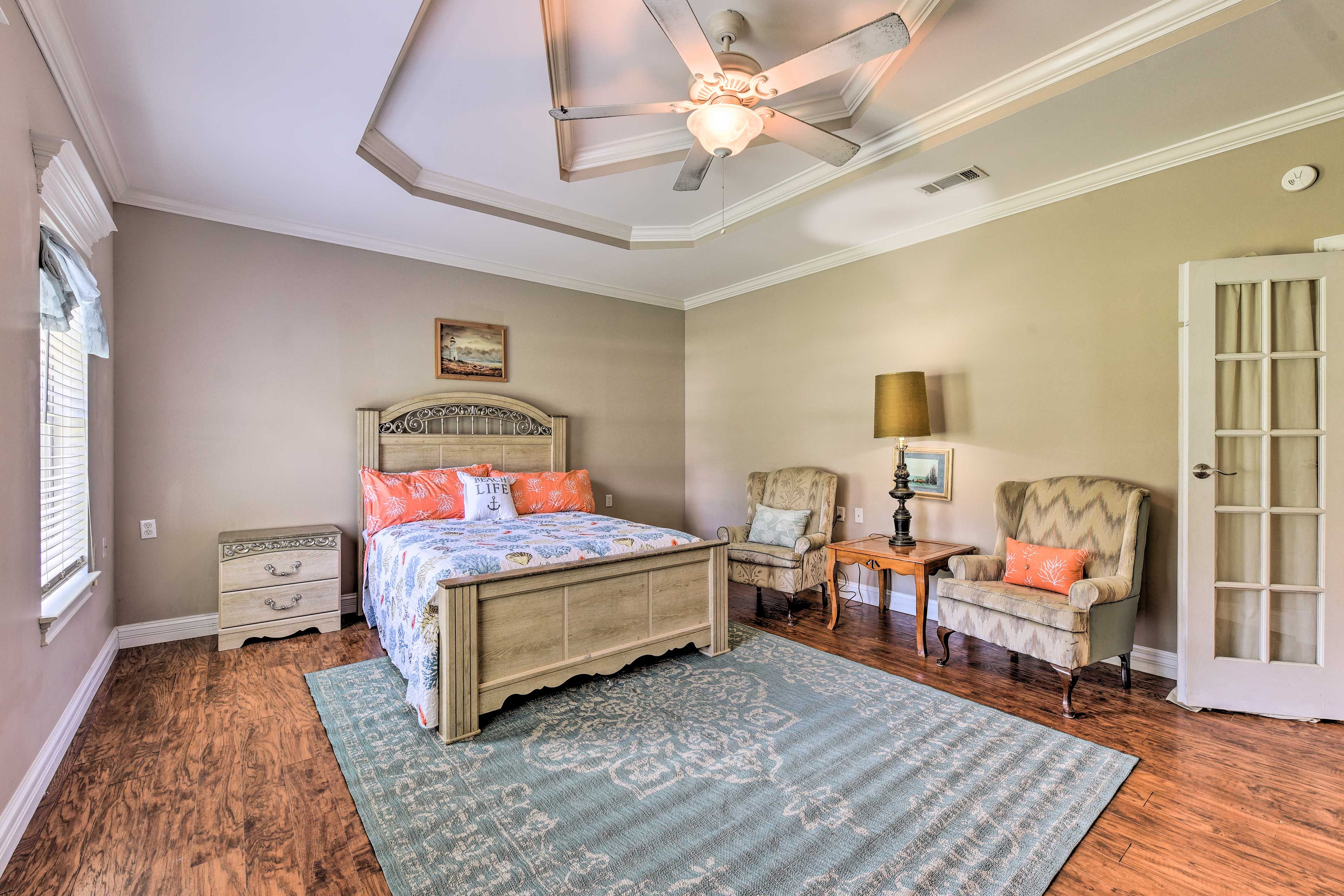 Bedroom 1 | California King Bed | Linens Provided | 1st Floor