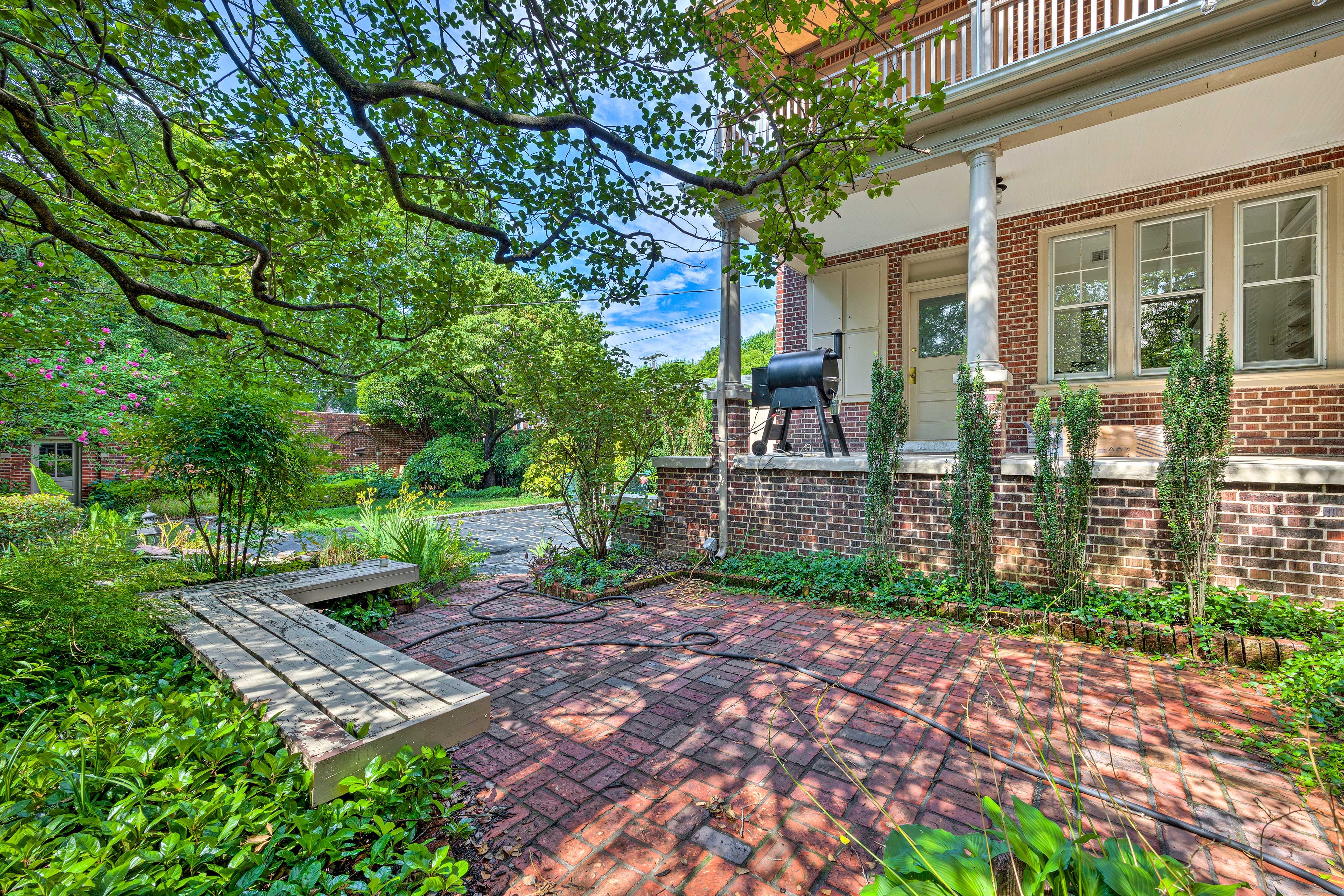 Shared Backyard | Patio | Small Dining Space