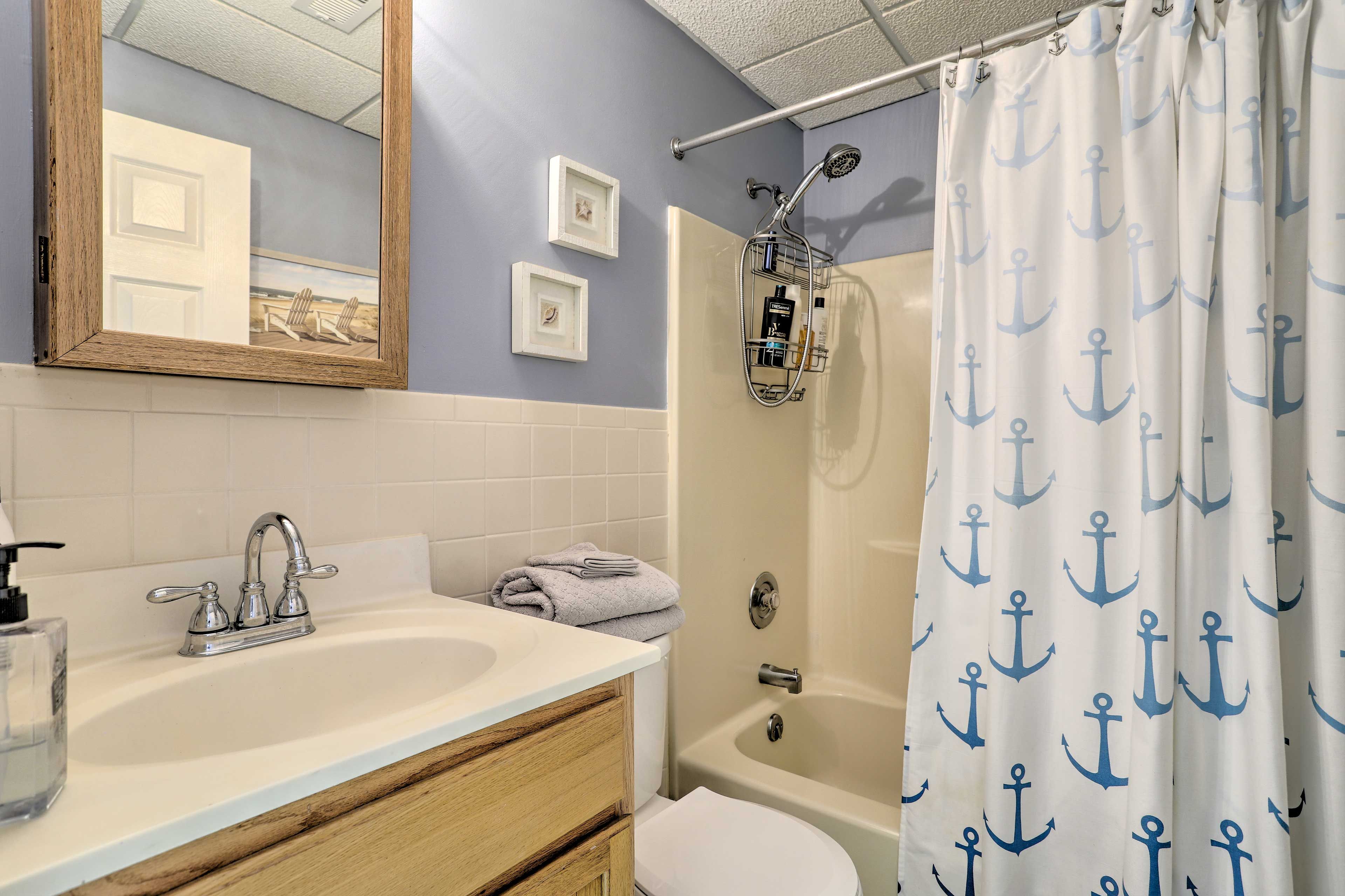 Bathroom | Towels Provided | Complimentary Toiletries | Hair Dryer