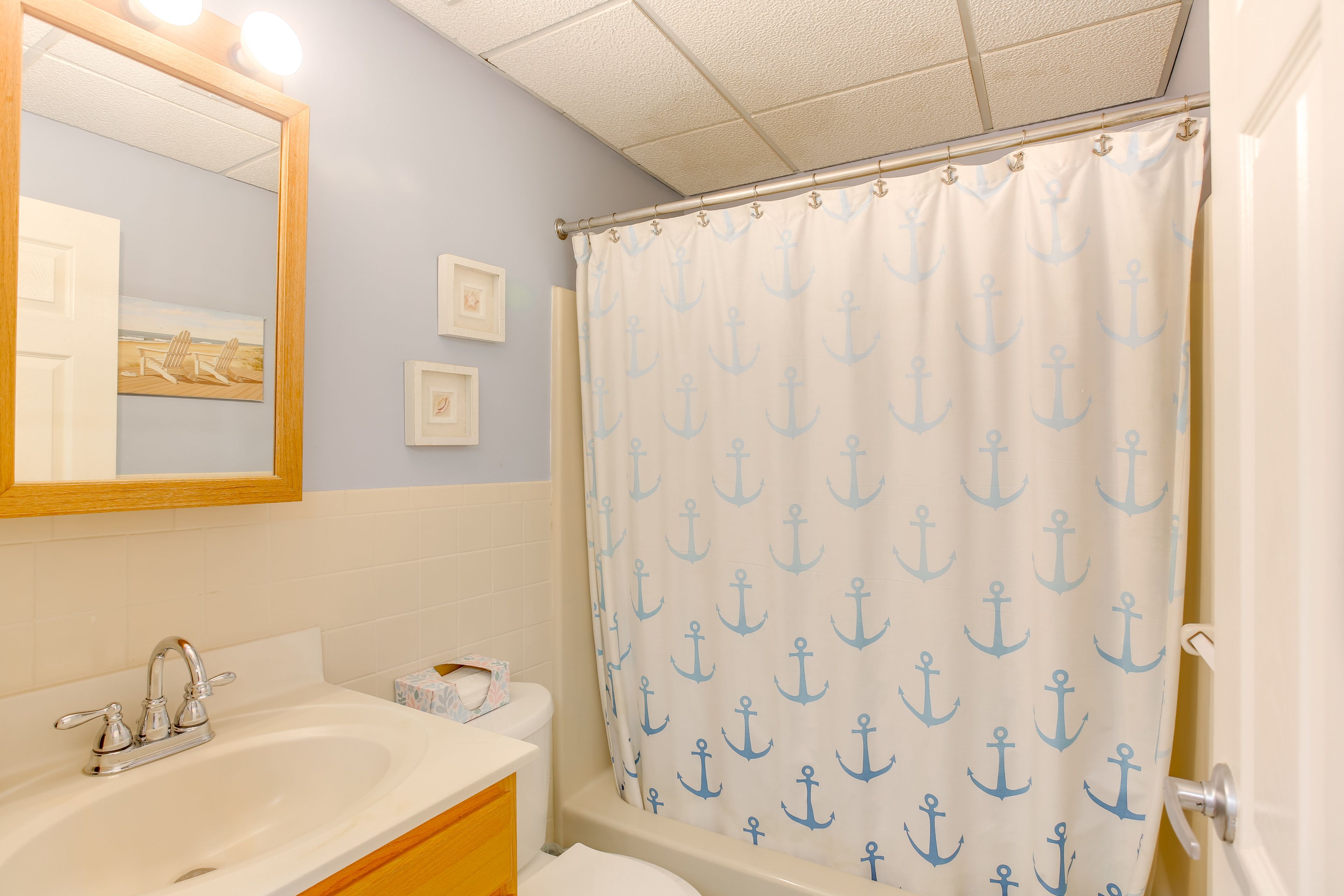 Full Bathroom | Towels Provided | Complimentary Toiletries | Hair Dryer