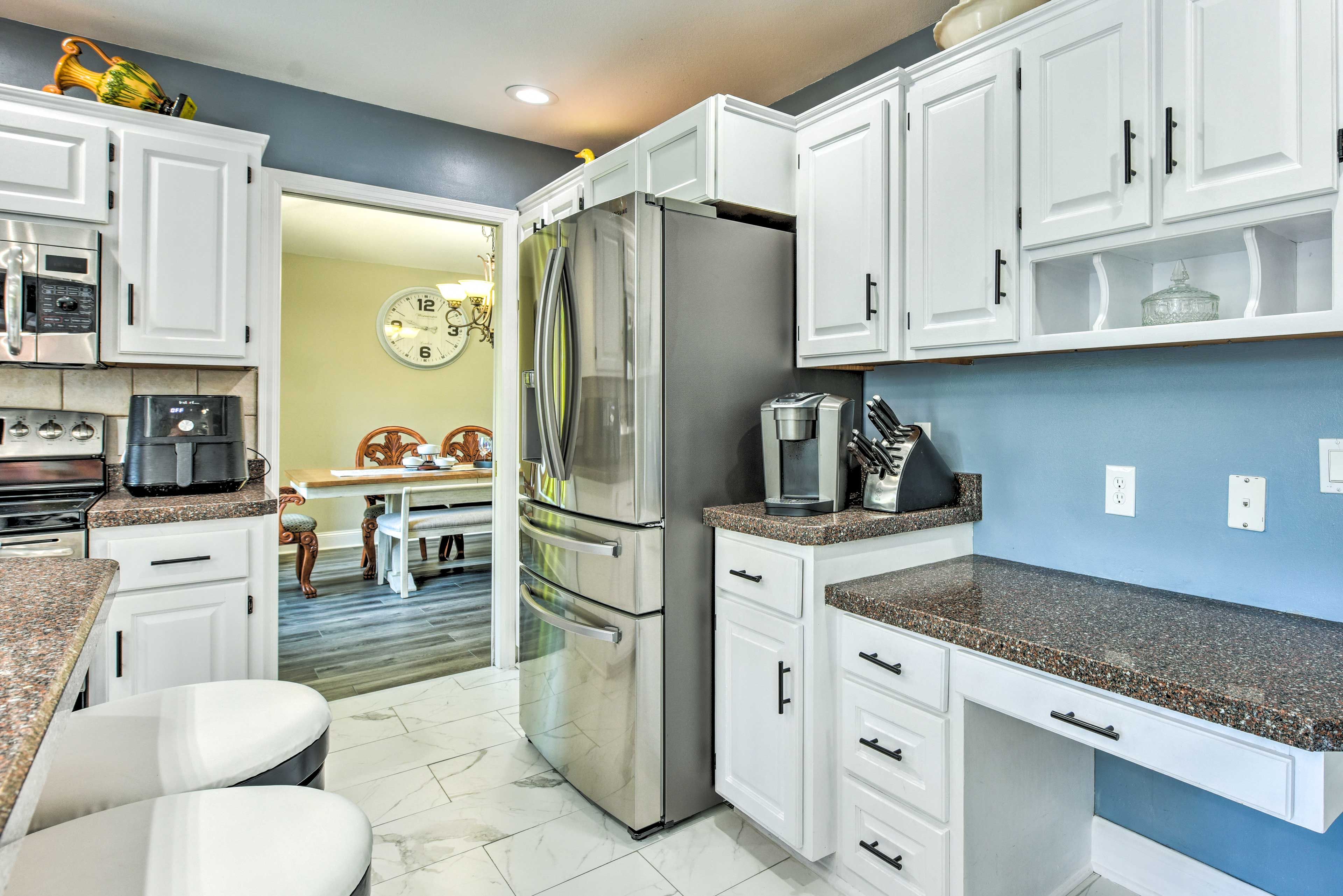 Kitchen | Pots & Pans | Cooking Utensils | Spices | Toaster | Blender