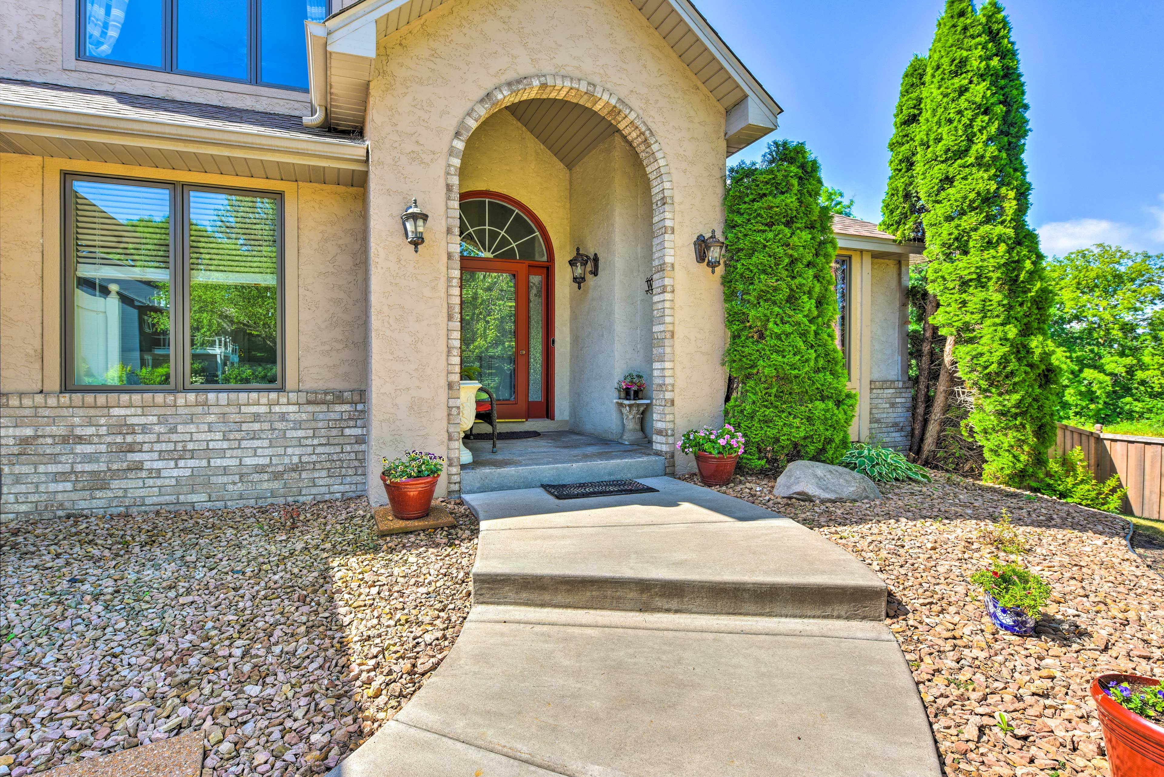 Property Entrance | Quiet Hours (10:00 PM - 7:00 AM)