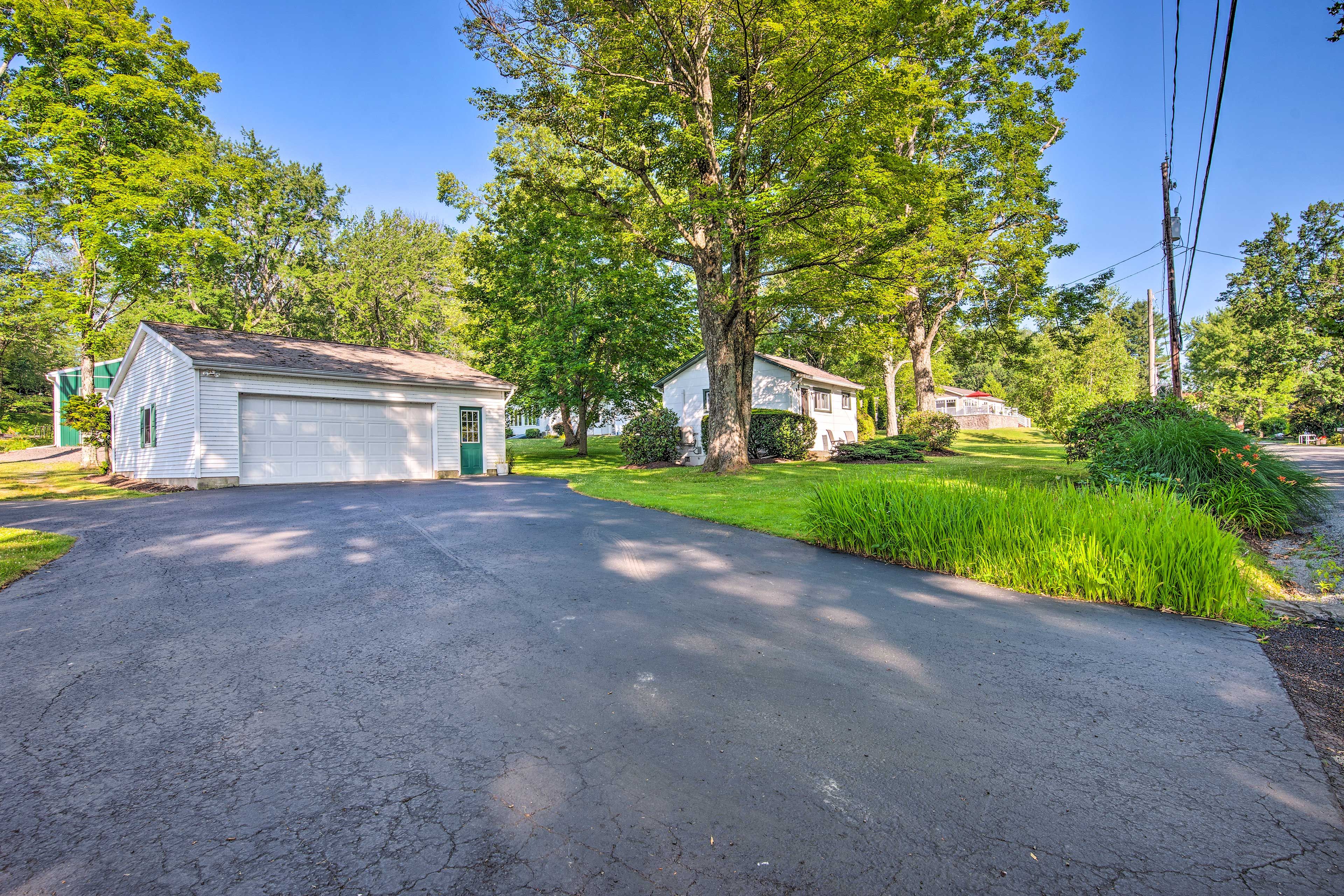 Parking | Driveway (2 Vehicles)