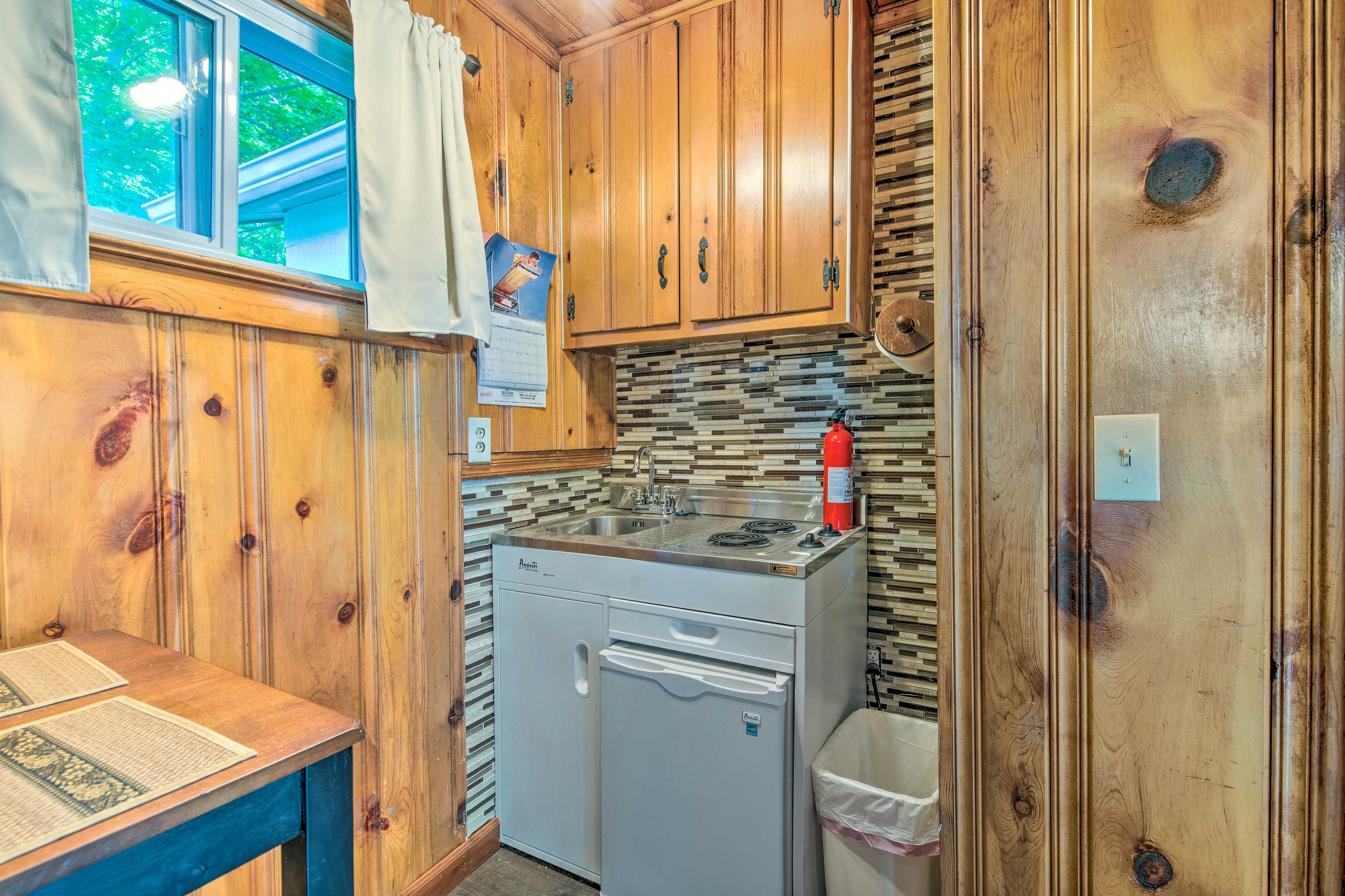 Kitchen | Coffee Maker | Stove | Mini-Fridge
