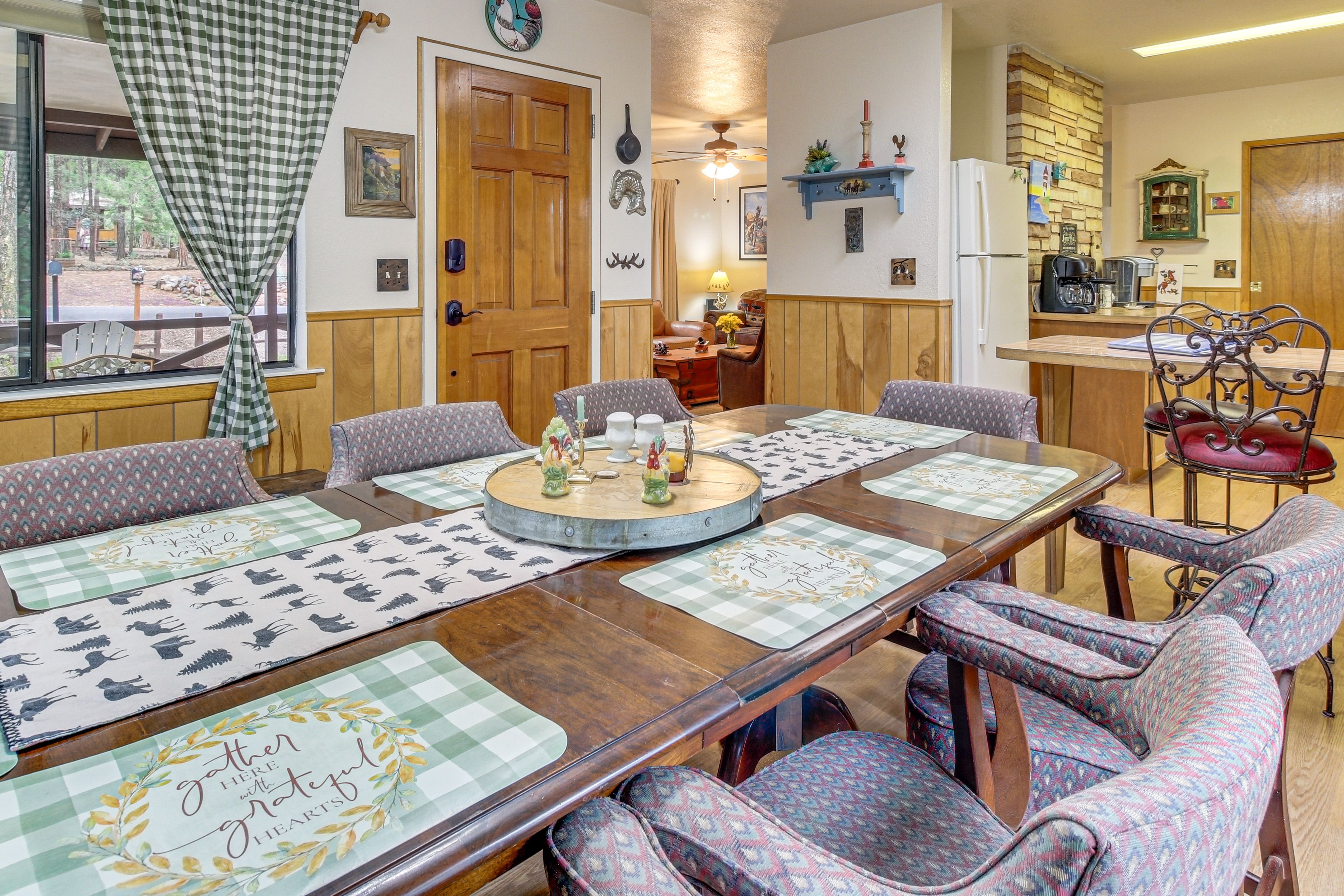 Dining Area | Dishes & Flatware Provided