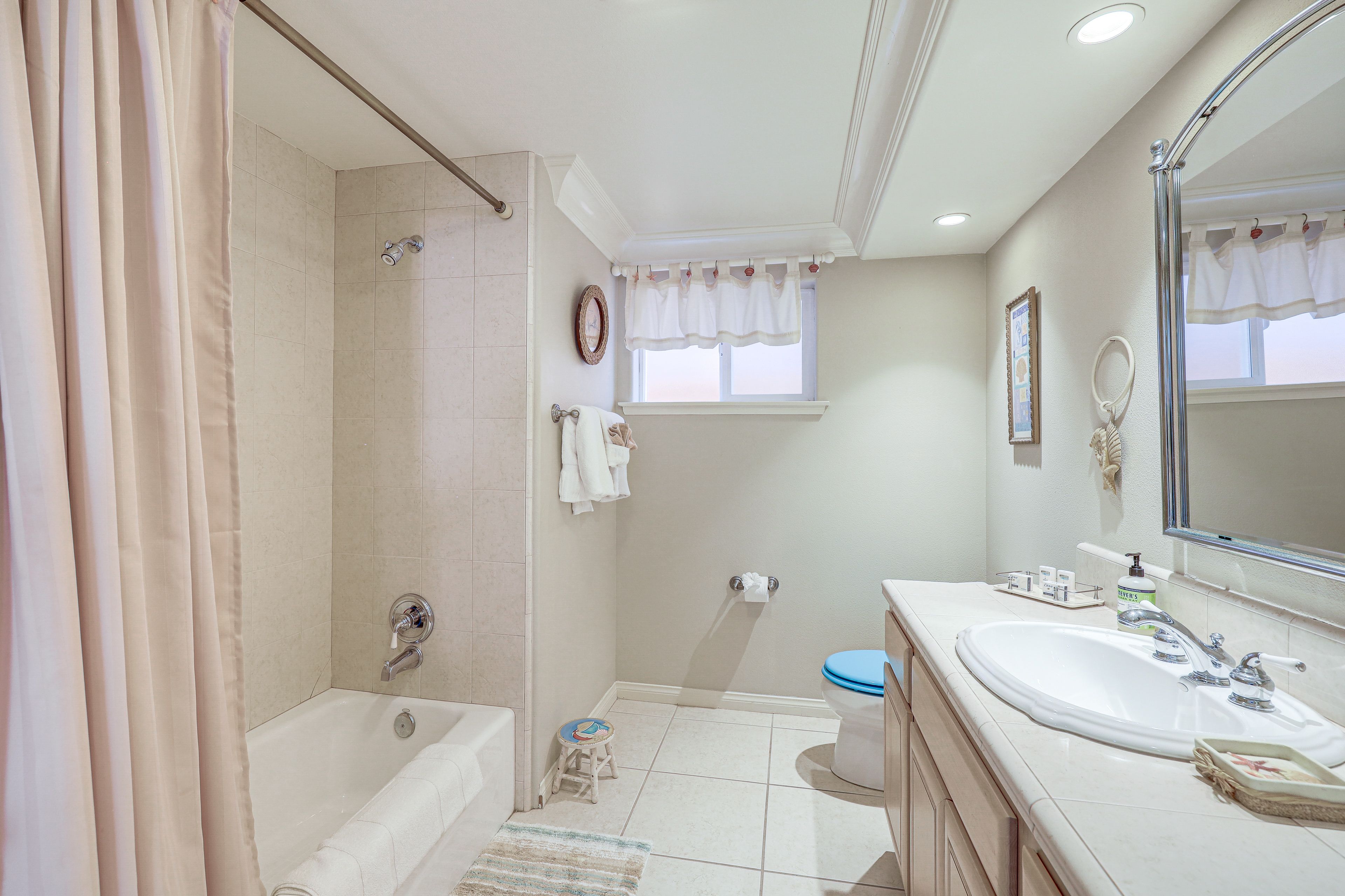 Full Bathroom | 1st Floor