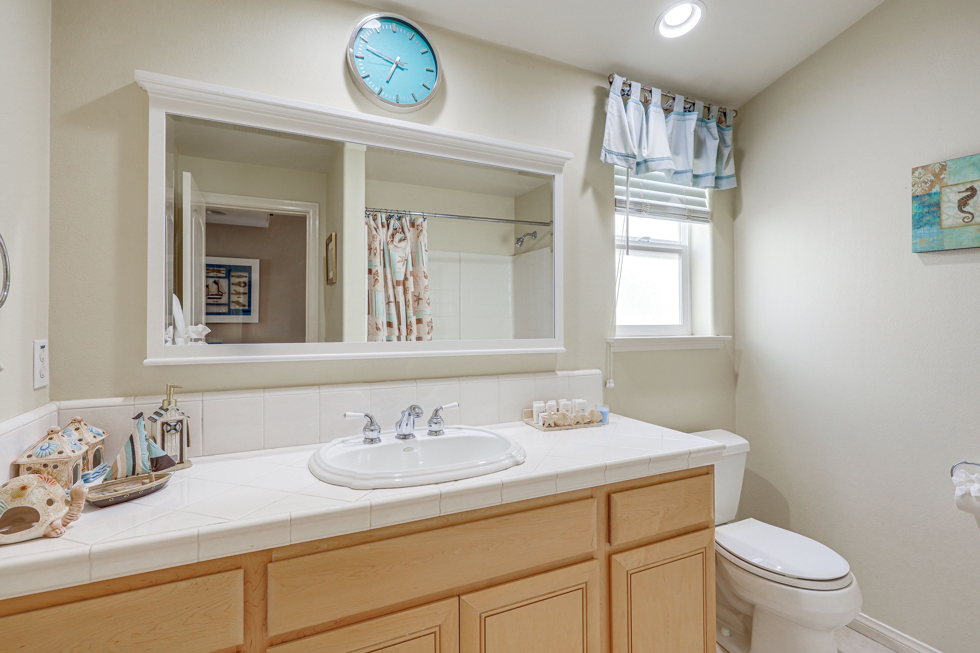 Full Bathroom | 3rd Floor