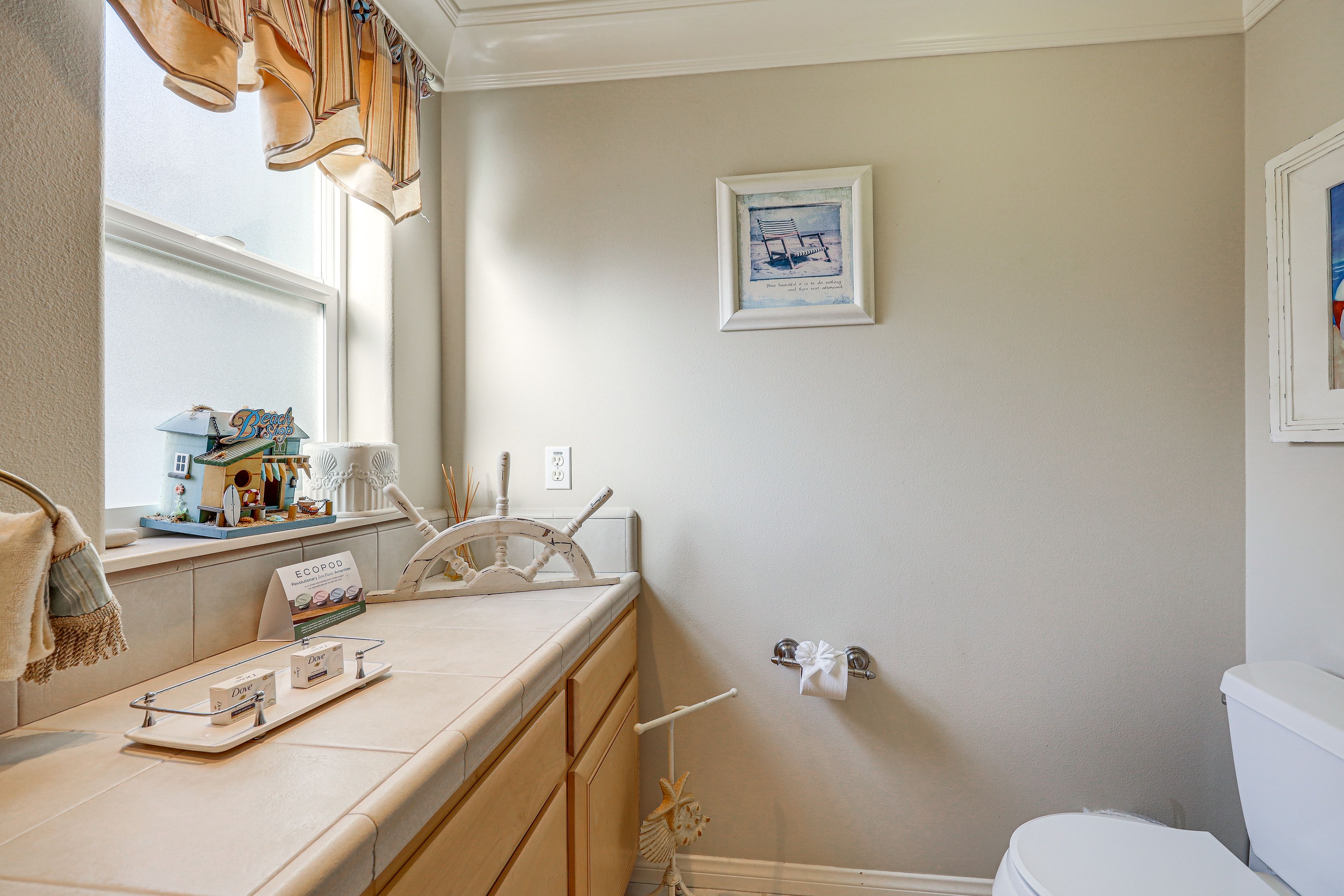 Half Bathroom | 2nd Floor