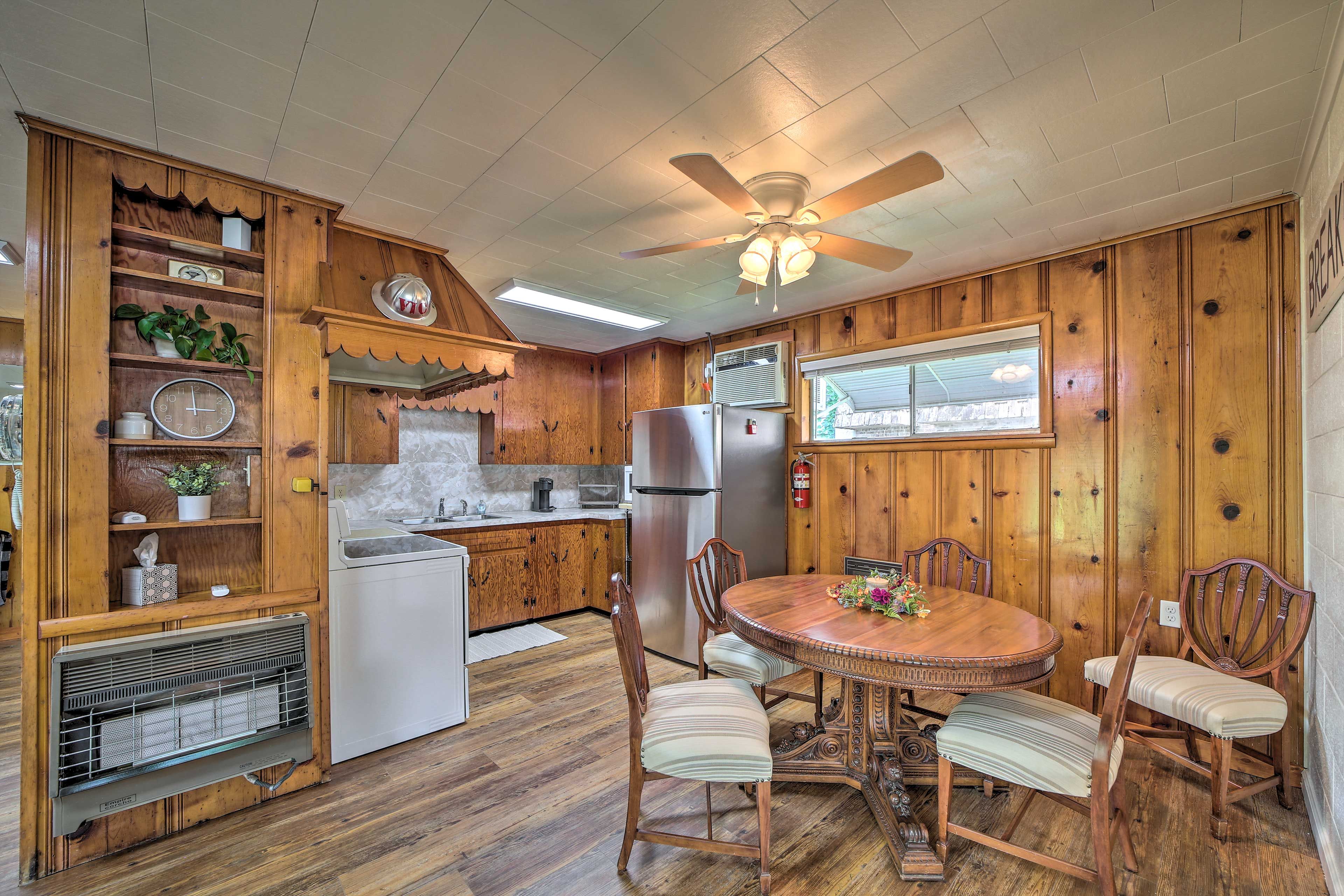 Kitchen/Dining Area