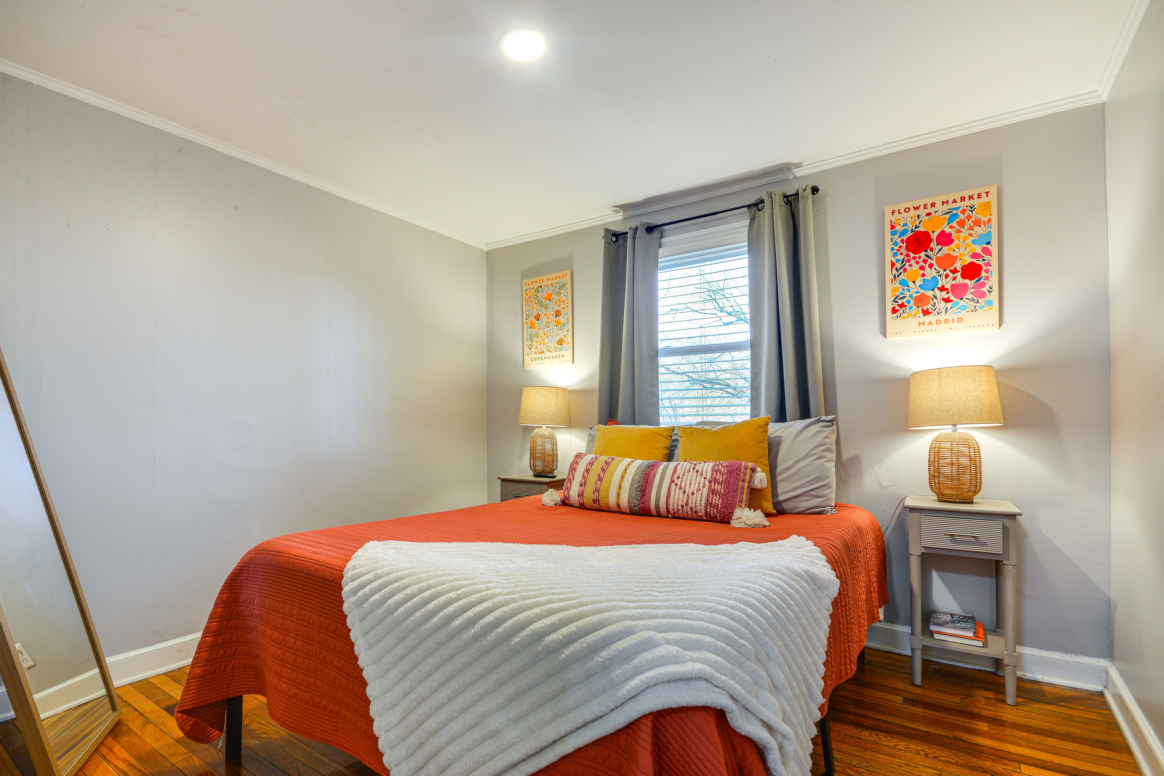 Bedroom 2 | Queen Bed | Smart TV