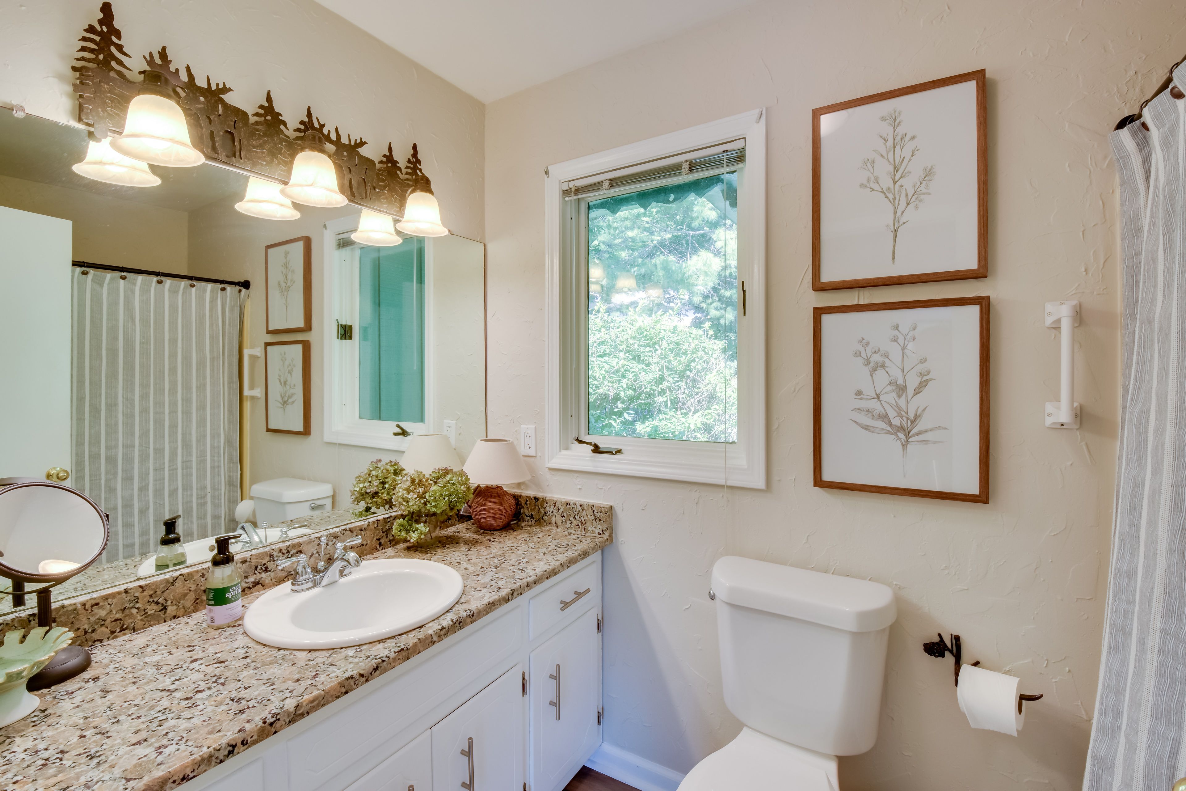 Full Bathroom | Hair Dryer