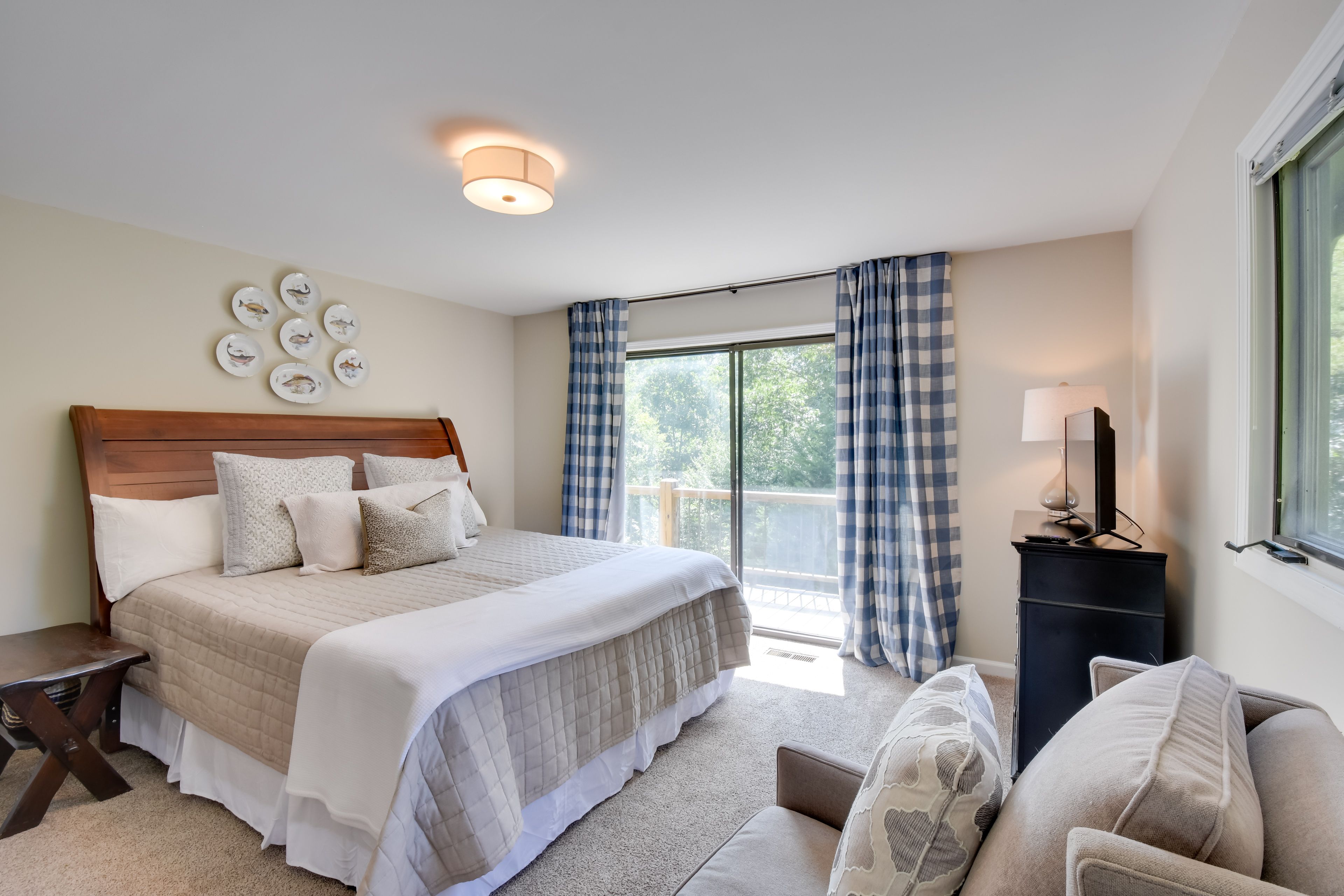 Bedroom 1 | King Bed | Main Level | Linens Provided