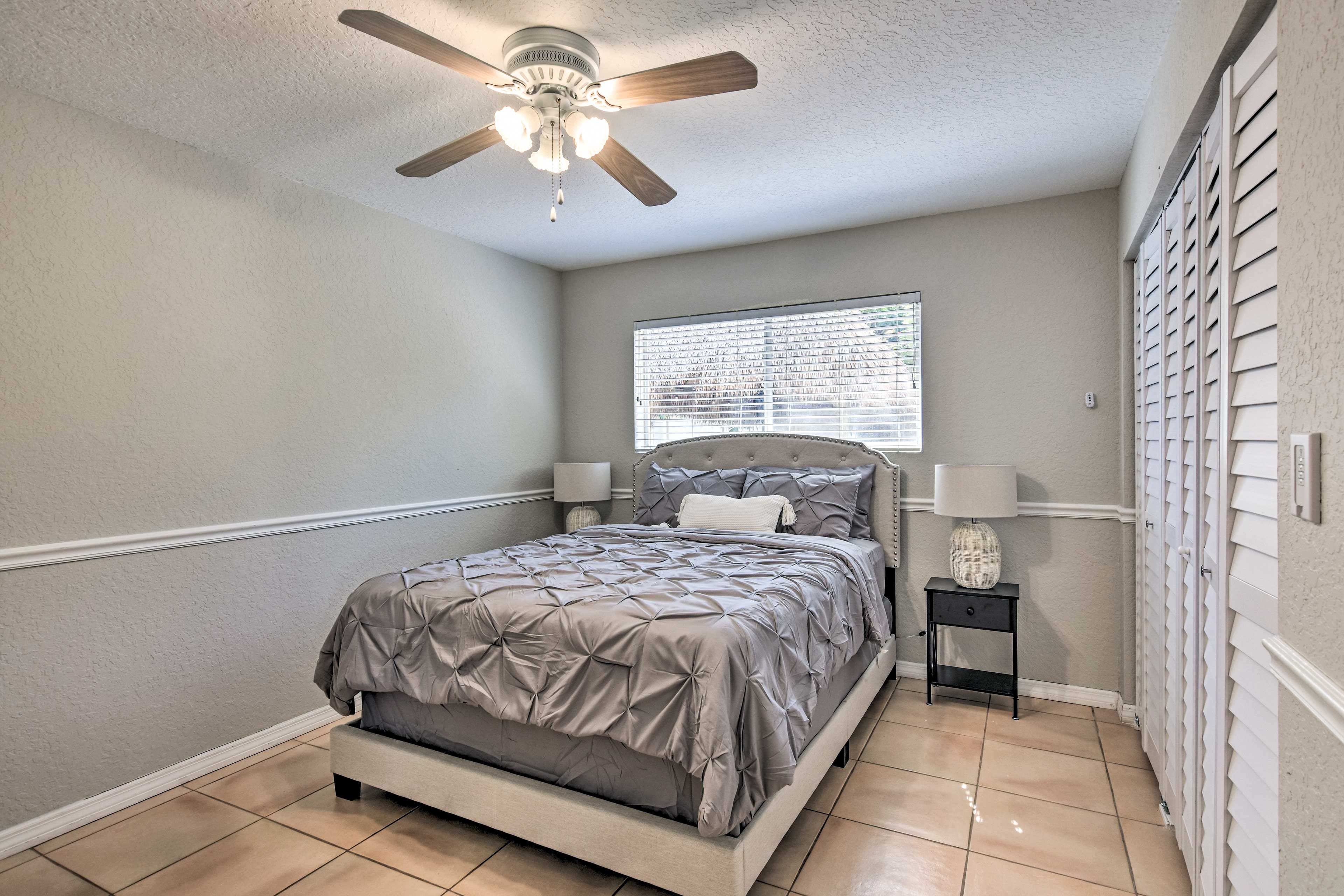 Bedroom 2 | Queen Bed