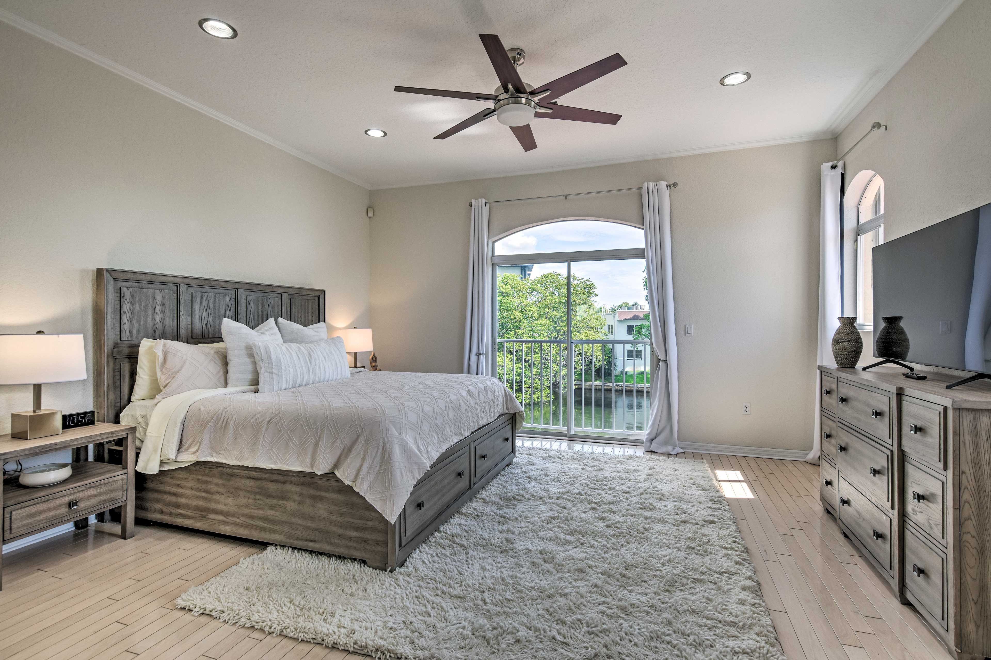 Bedroom 1 | King Bed