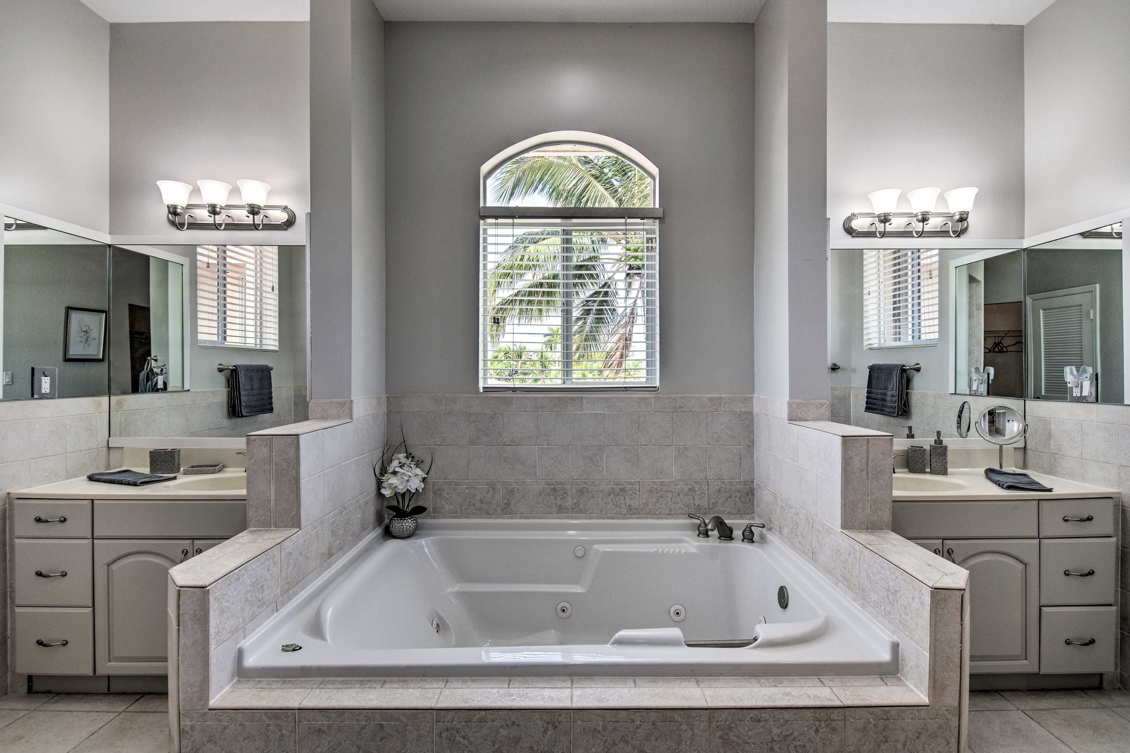 Full En-Suite Bathroom | Jetted Bath