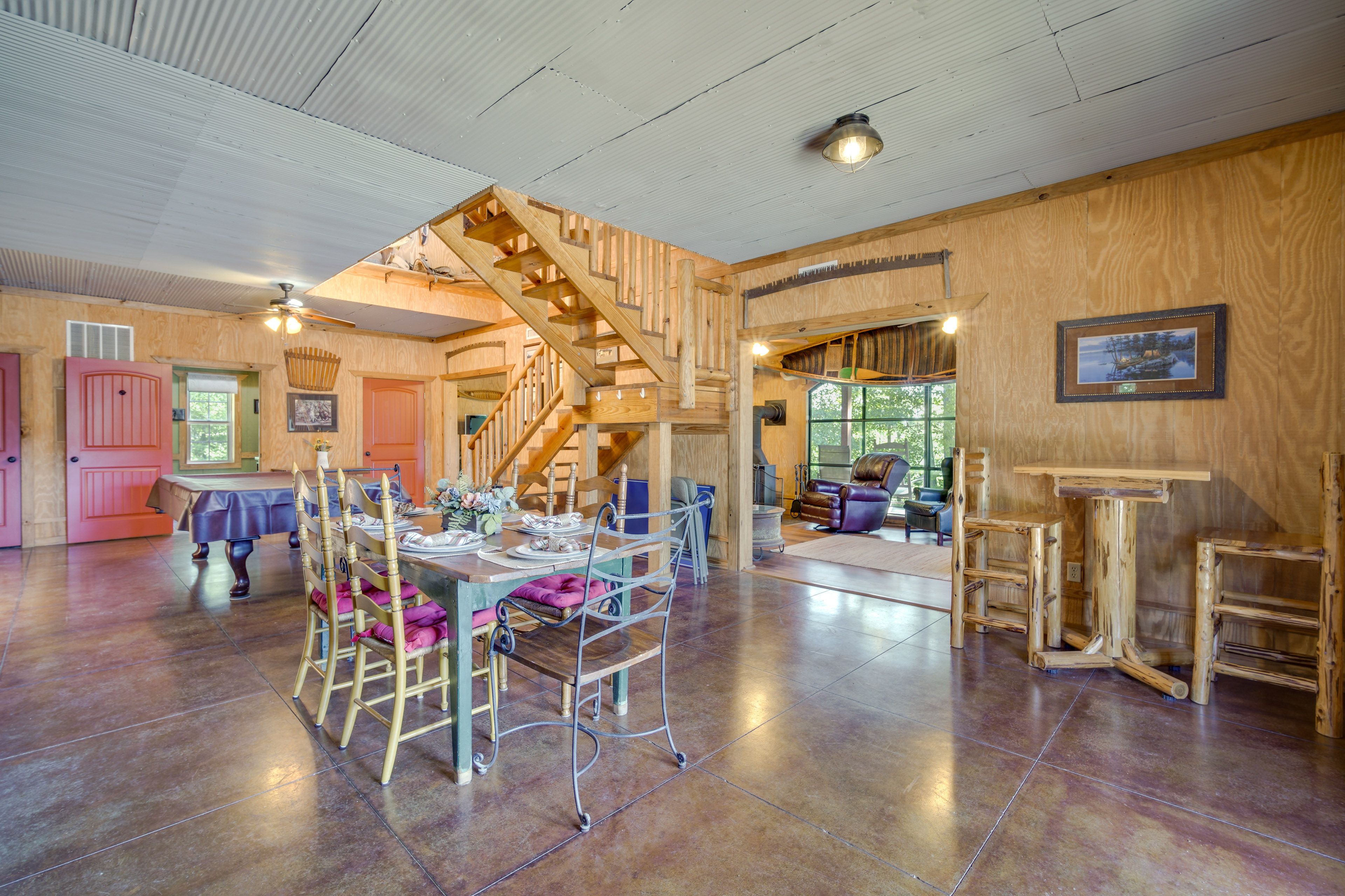 Dining Area | Dishware/Flatware Provided