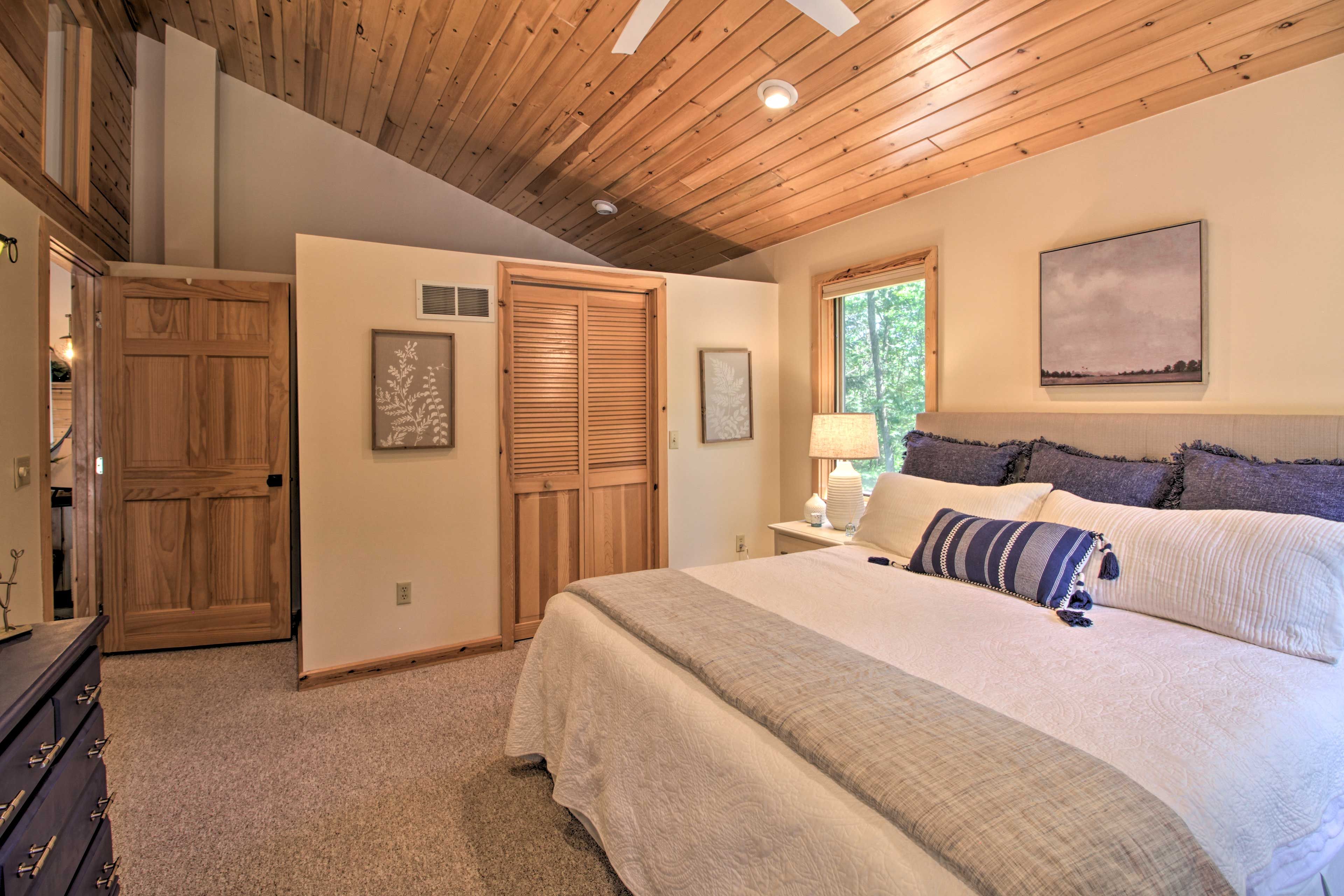 Bedroom 1 | King Bed