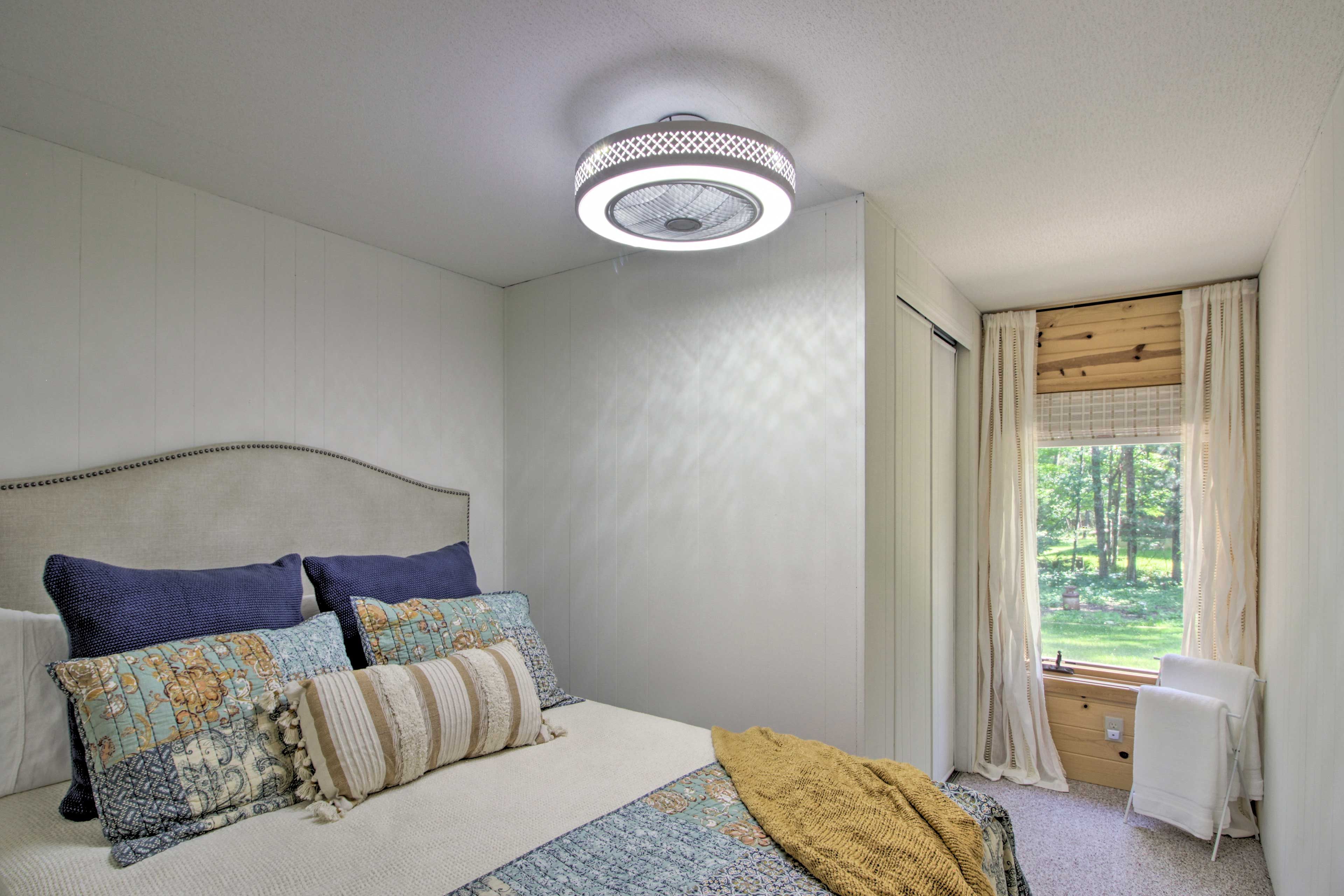 Bedroom 3 | Queen Bed