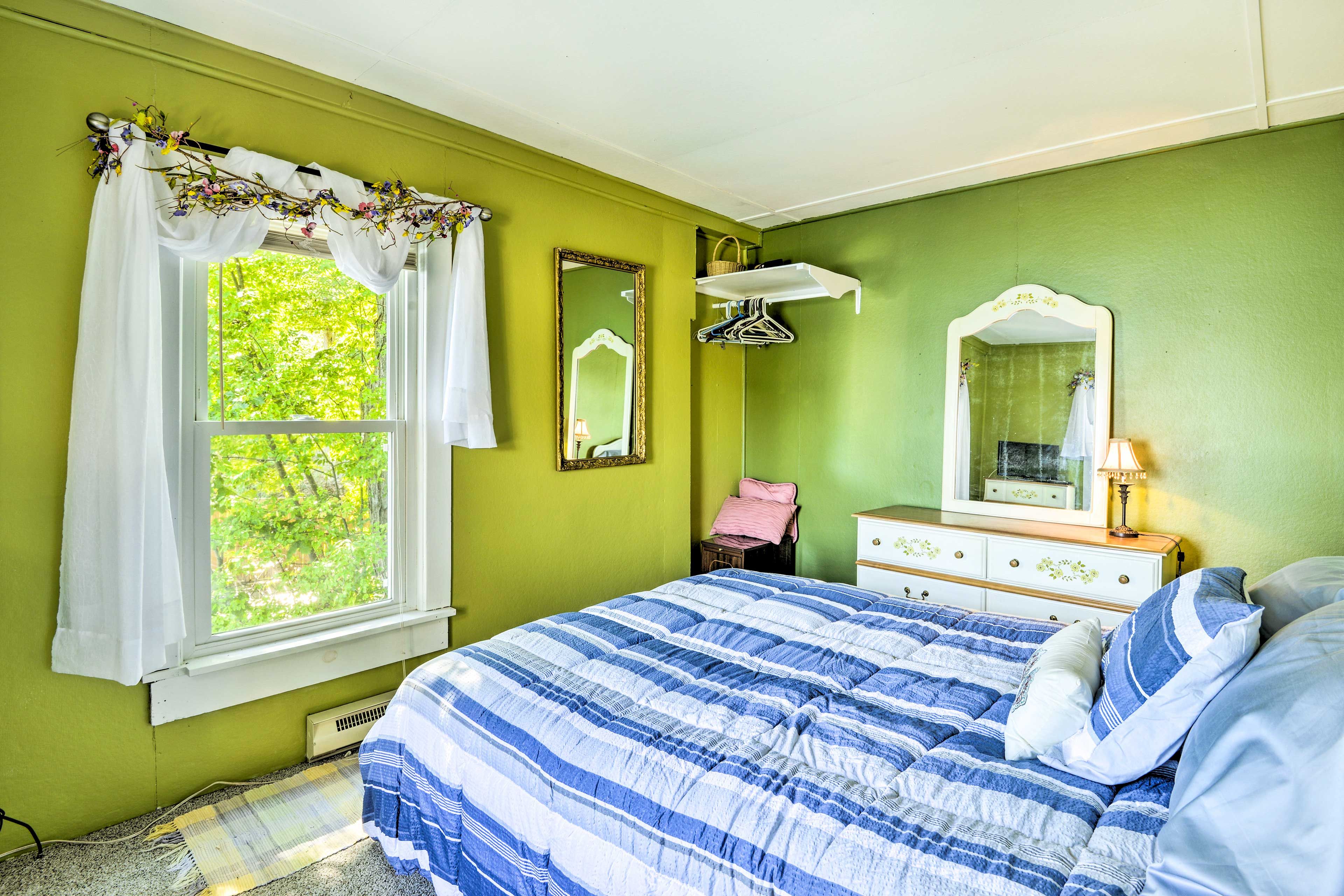 Bedroom 2 | Queen Bed | 2nd Floor