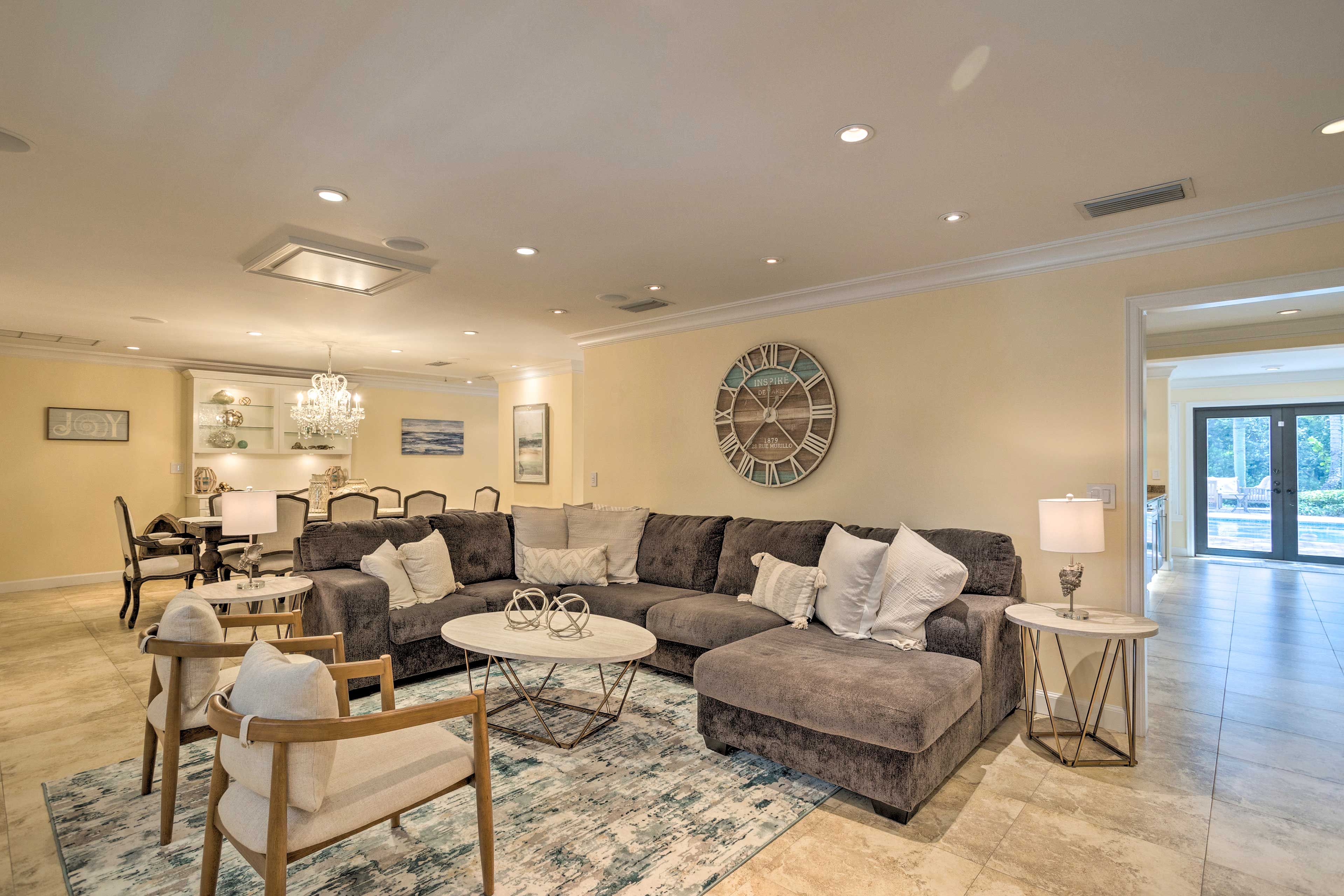 Living Room | Complimentary Toiletries