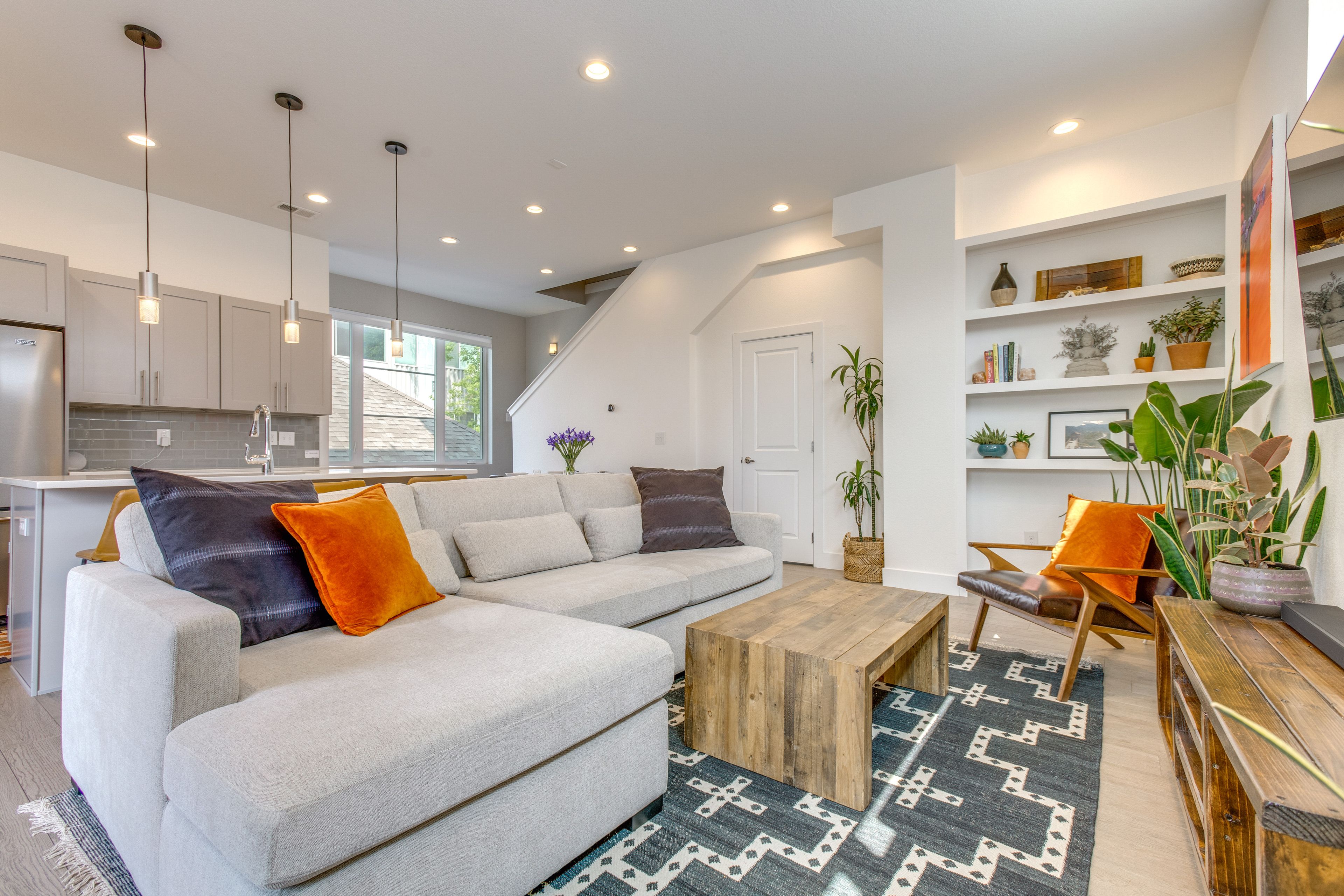 Living Room | Dedicated Work Space | Free WiFi | Open-Concept