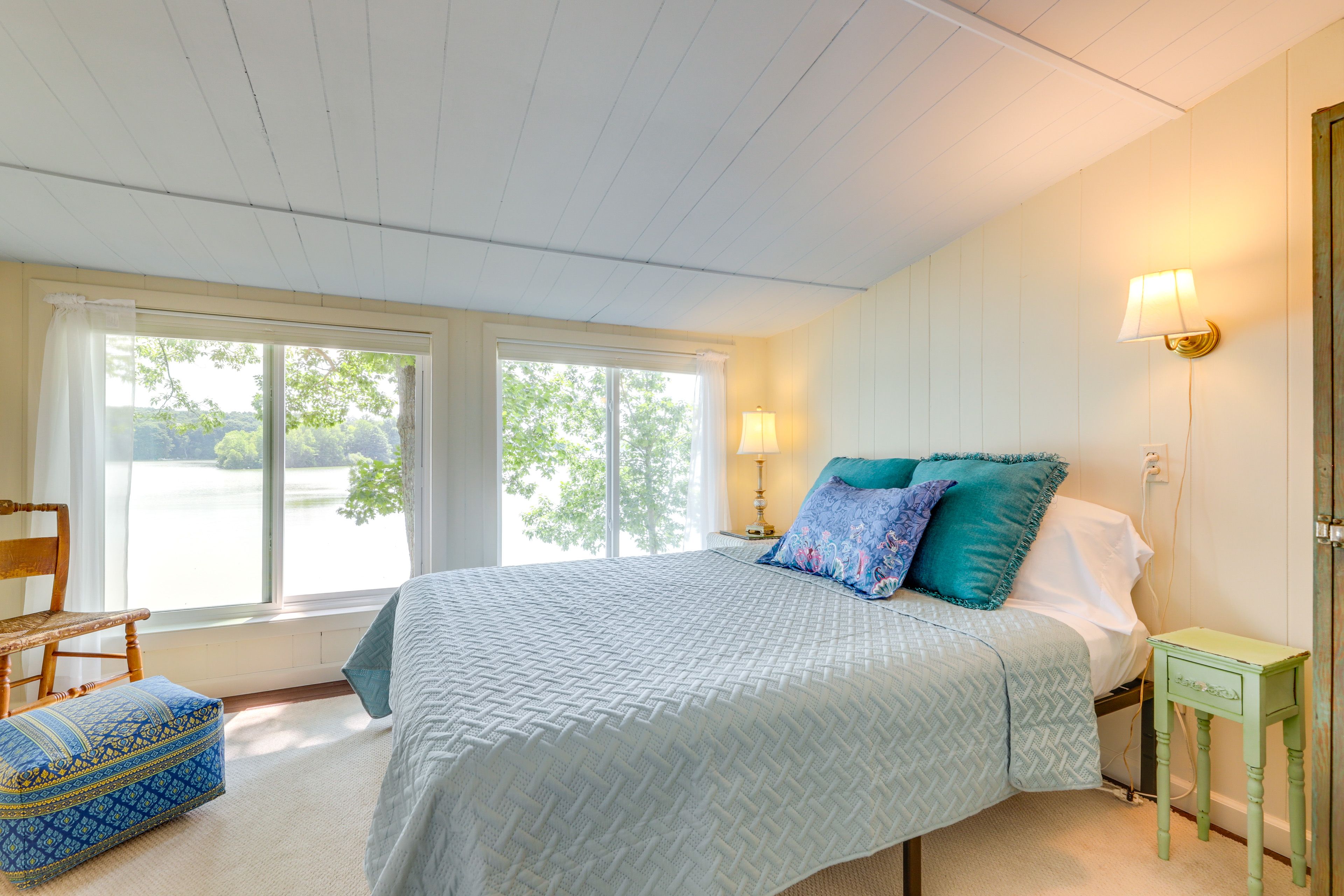 Bedroom 1 | Queen Bed