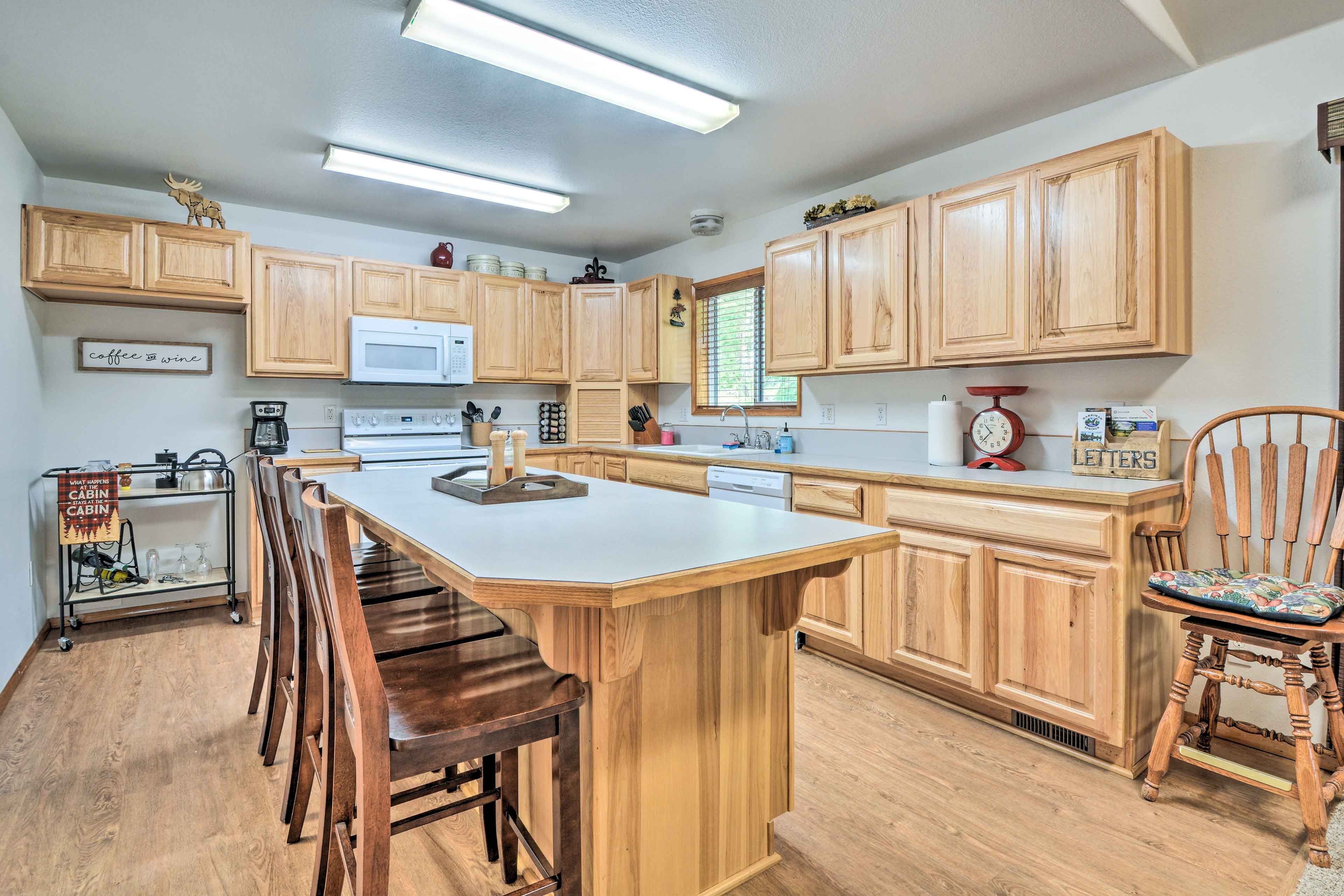 Kitchen | Main Level | Dishwasher | Coffee Maker | Blender | Toaster | Crockpot