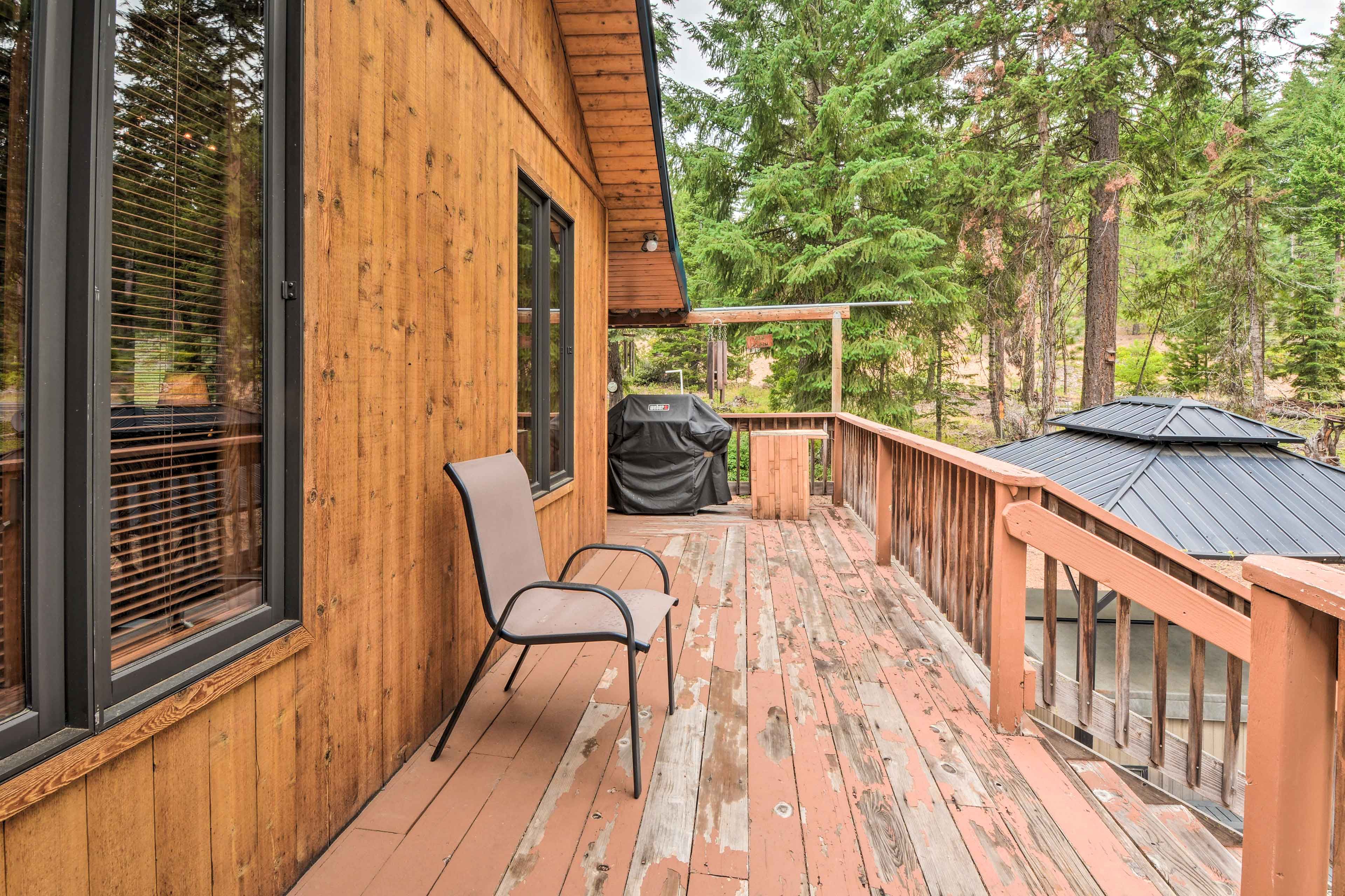 Back Deck | Private Hot Tub | Spacious Yard | Fire Pit | Grill