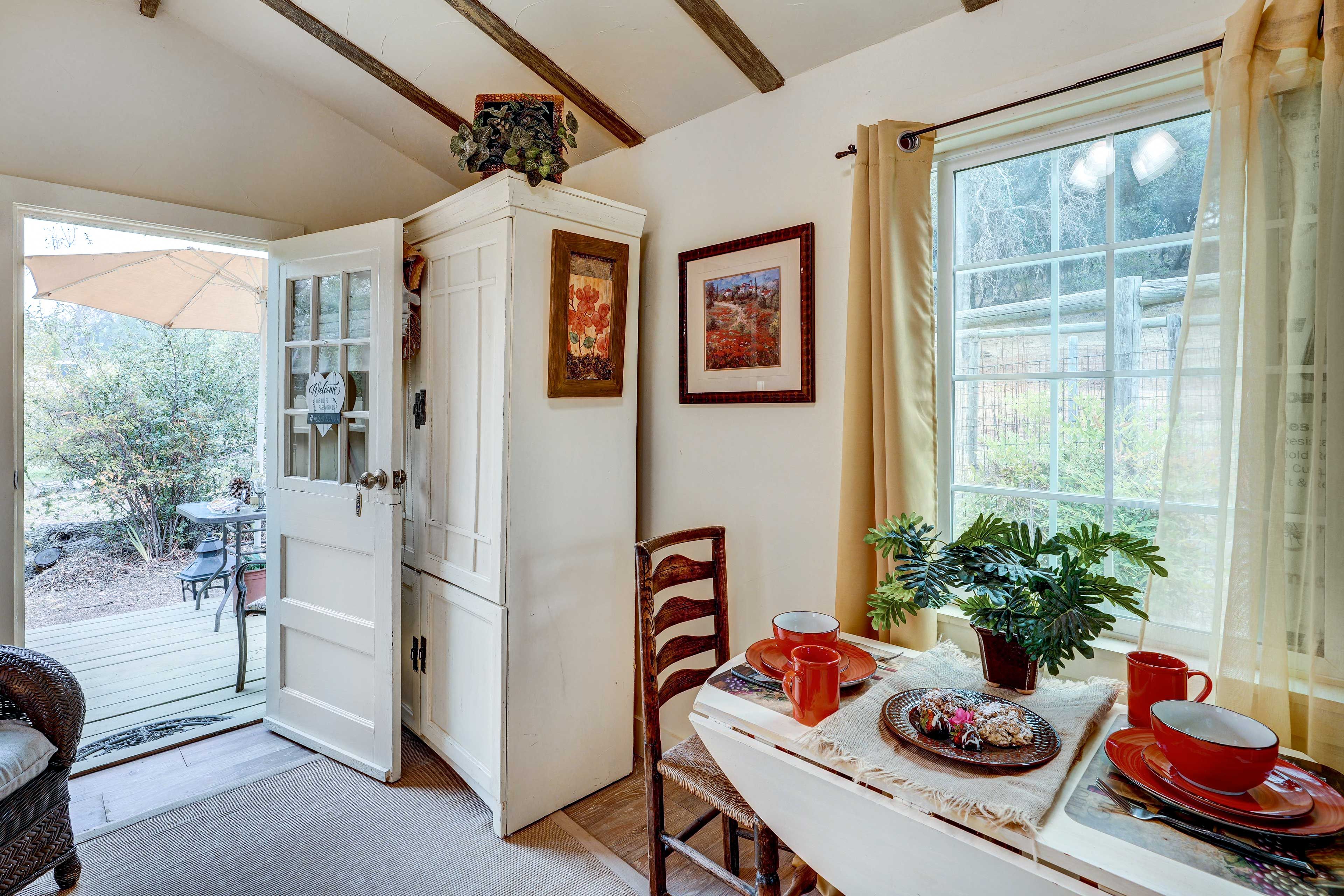 Dining Area | Dishware Provided