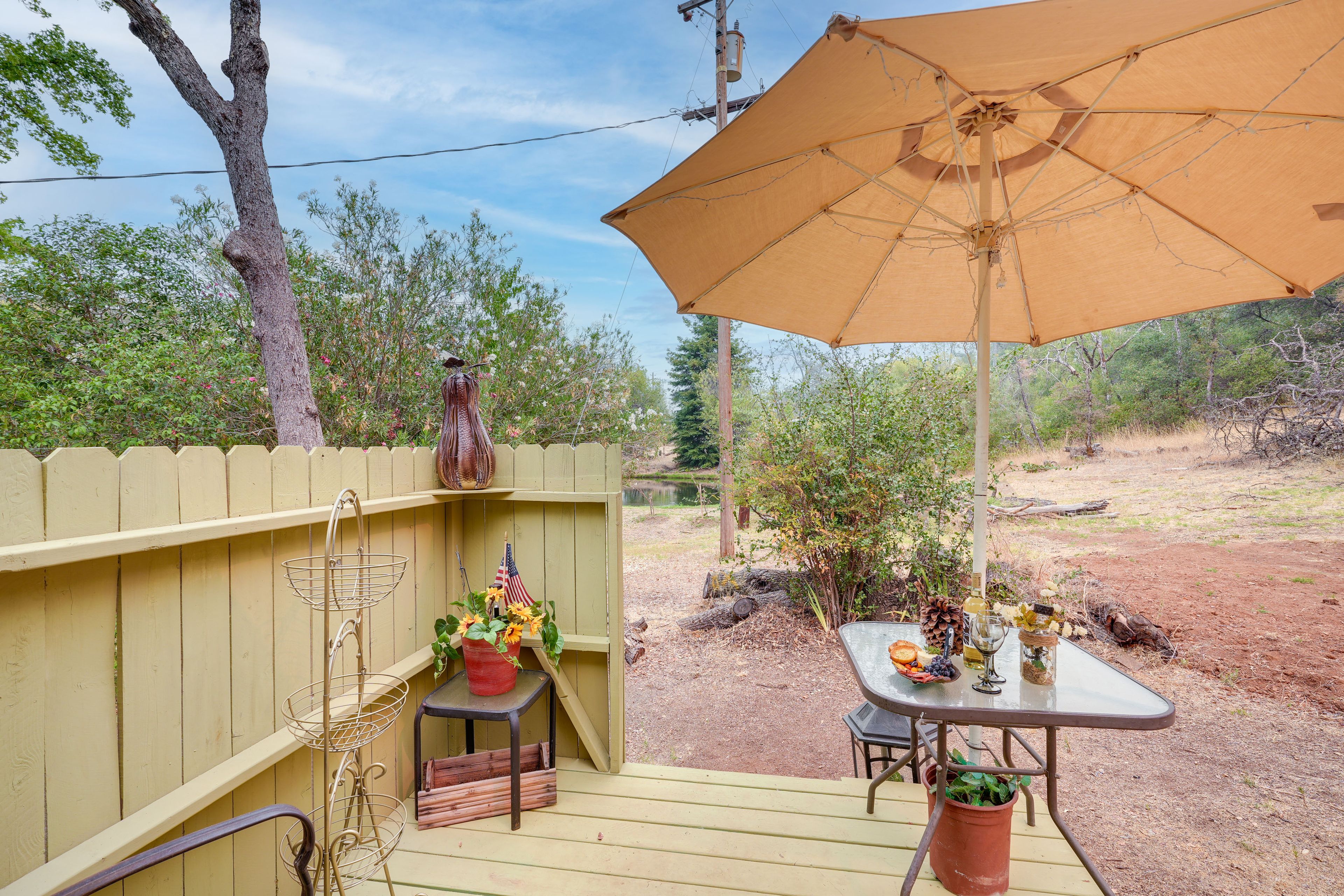 Private Deck | Garden | Pond Access | Outdoor Seating