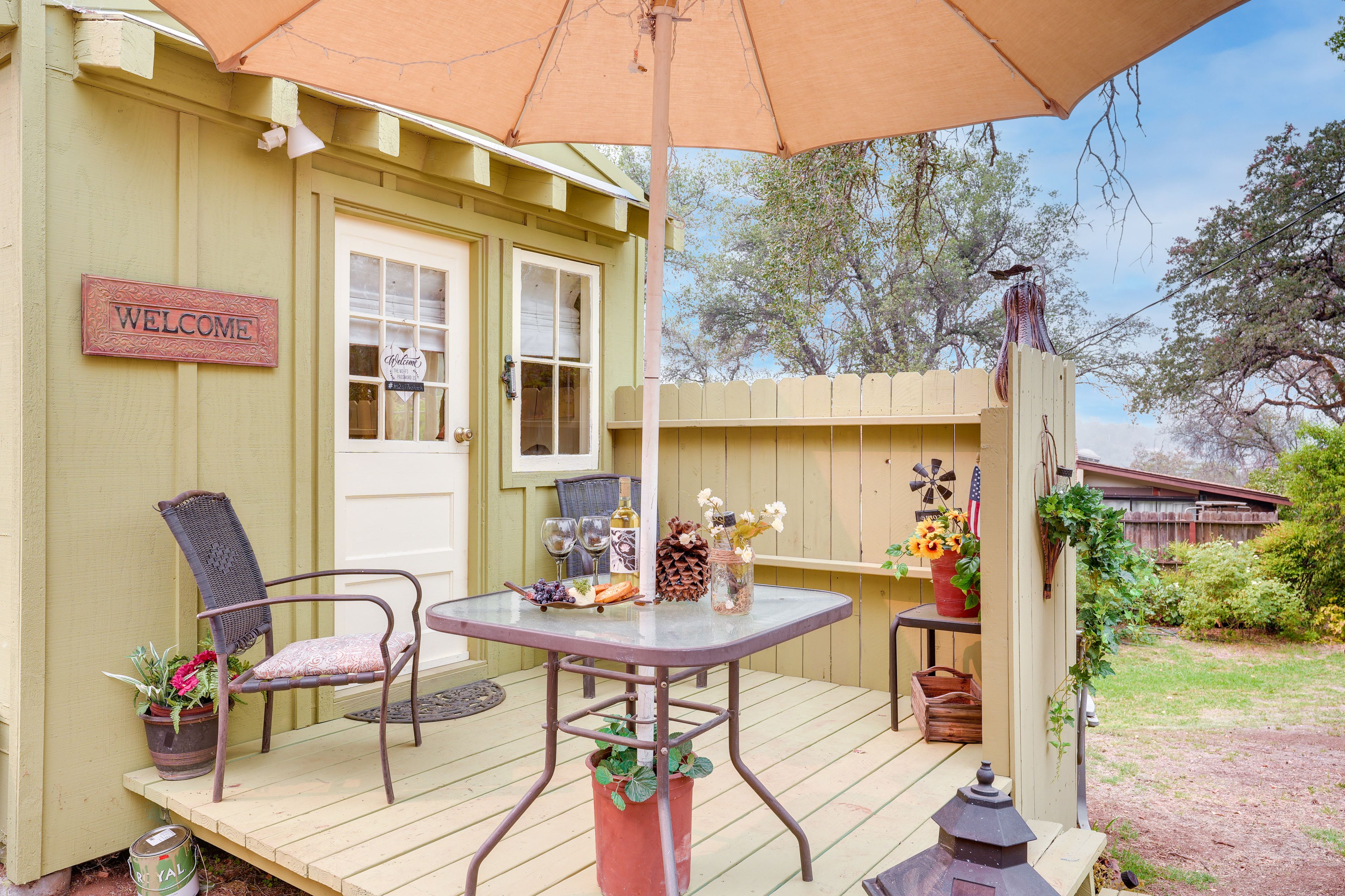 Grass Valley Vacation Rental | Studio| 1BA | 188 Sq Ft | 3 Steps Required