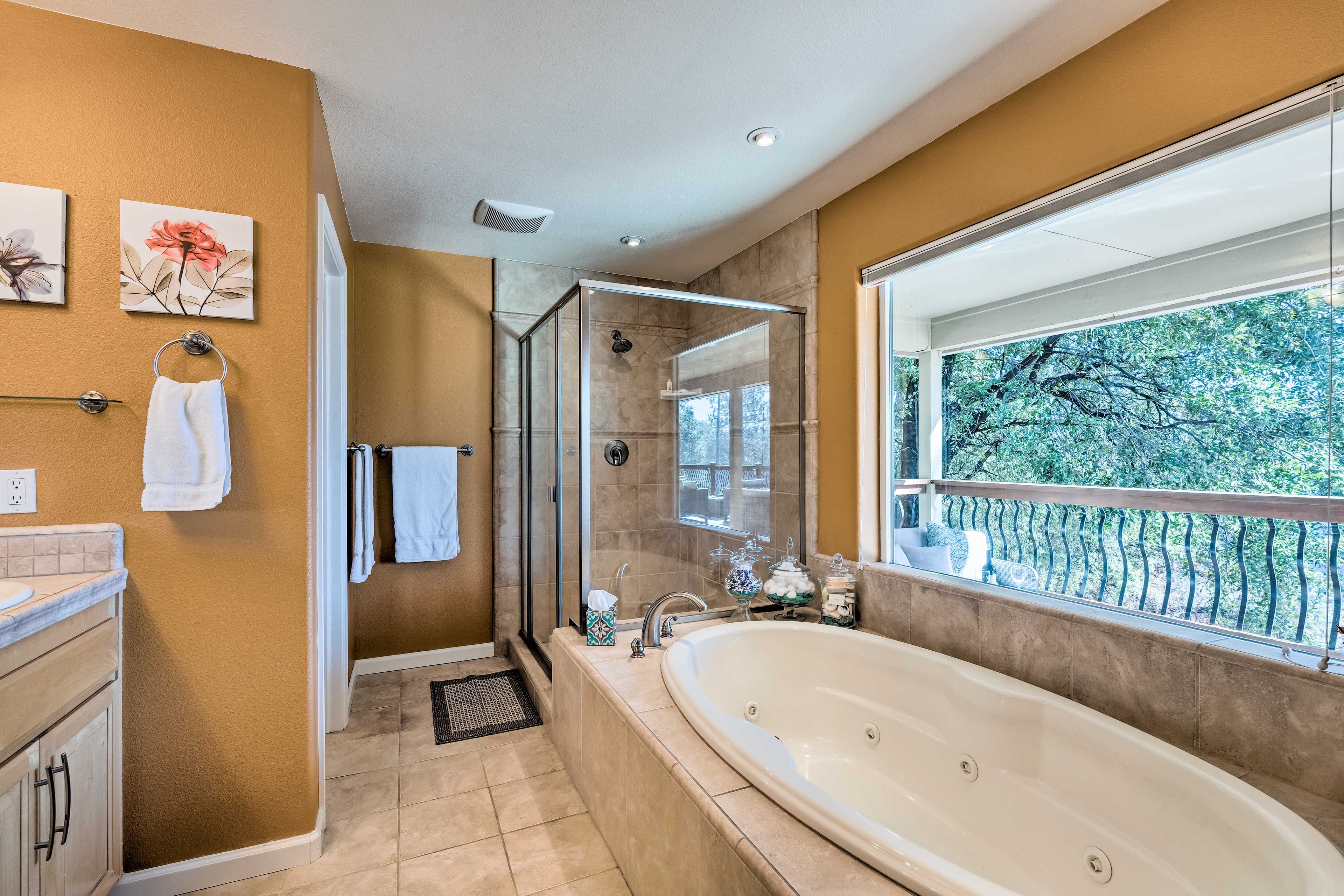 En-Suite Bathroom | Complimentary Toiletries